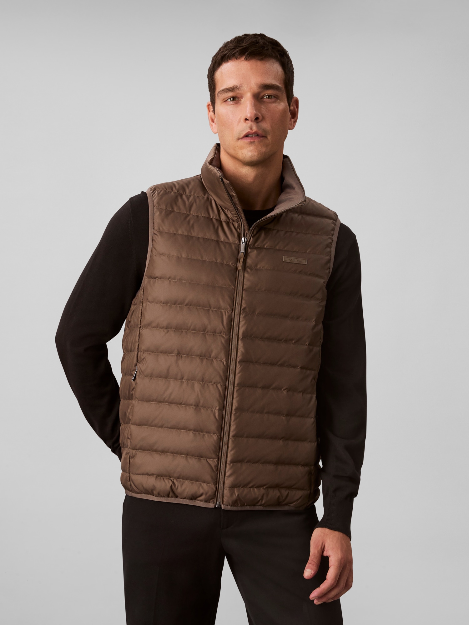 Calvin Klein Steppweste »SLVLSS LT WT NYLON PUFFER VEST« Mit Rundhalsausschnitt