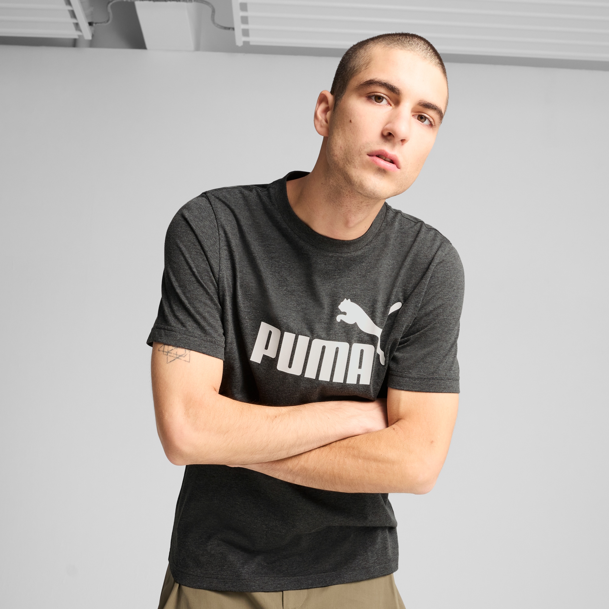 PUMA T-Shirt »ESS NO. 1 LOGO HEATHER TEE« Regular Fit, sportlicher Stil, Rundhalsausschnitt, Kurzarmdesign