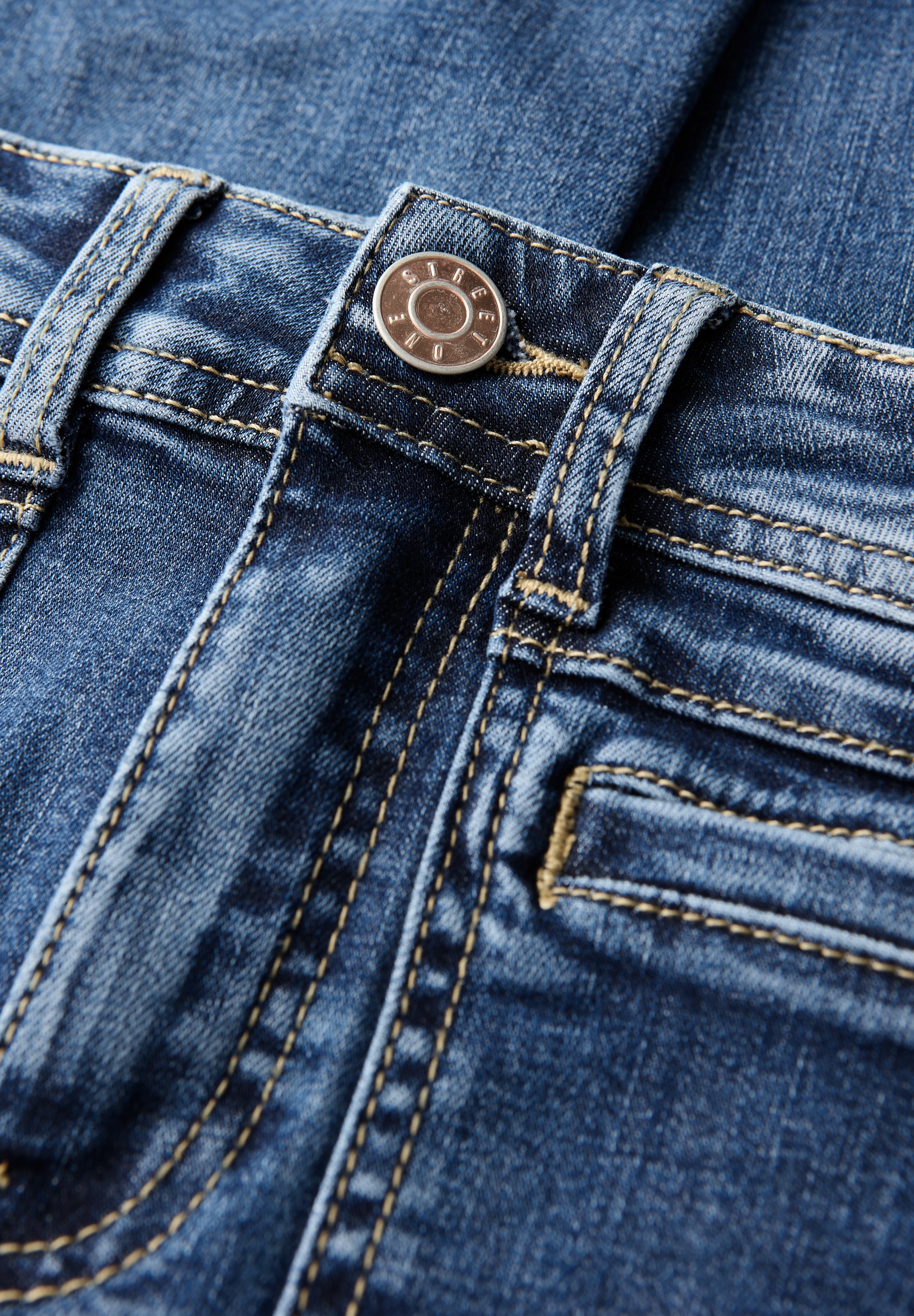 STREET ONE Bootcut-Jeans, mit Taschen