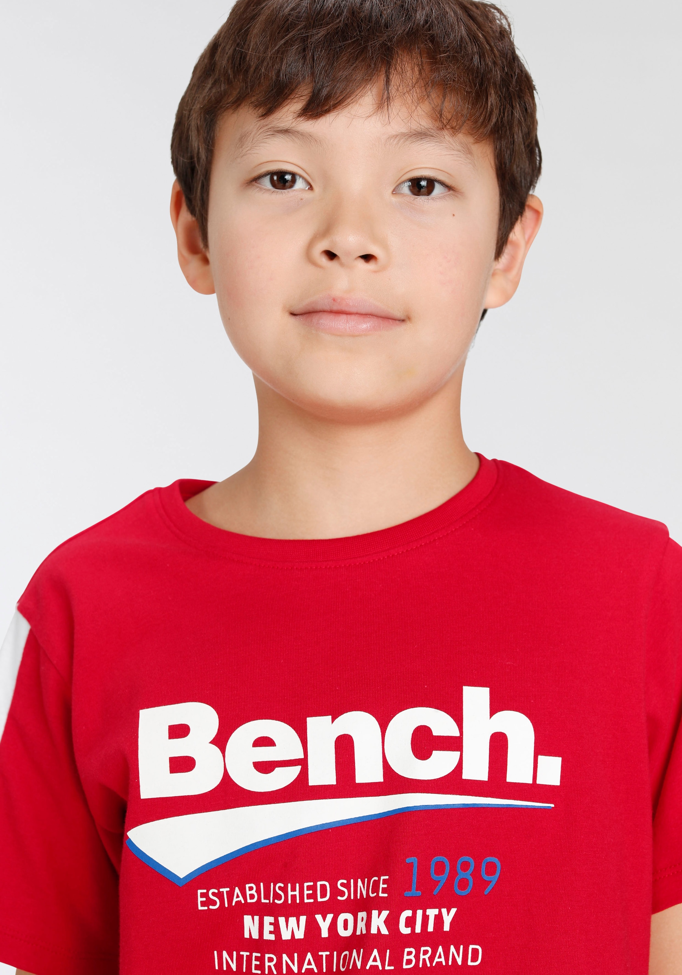 Bench. T-Shirt »mit farbigem ligne Ärmeleinsatz« en | Jelmoli-Versand Boutique