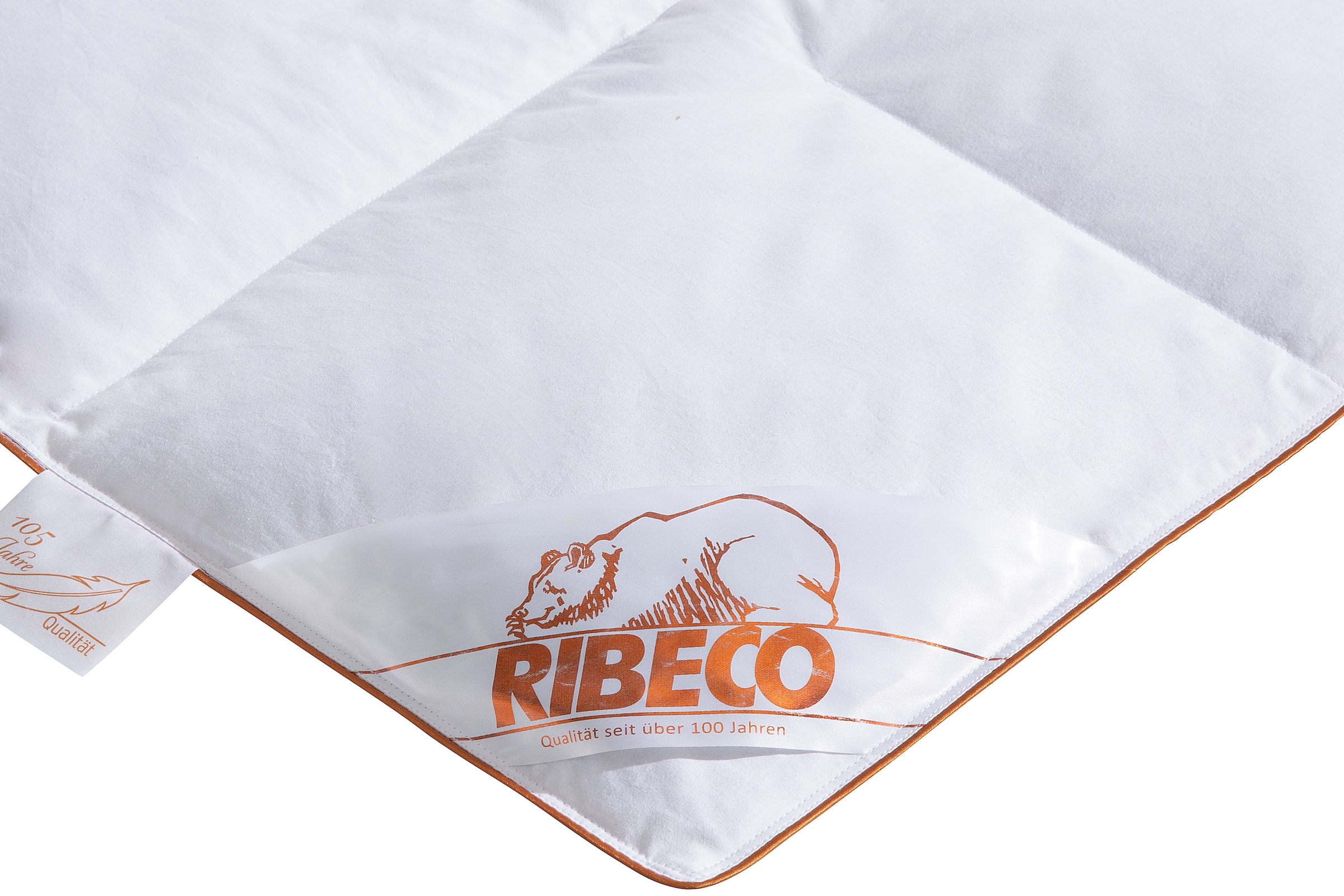 RIBECO Daunenbettdecke »Richard, Bettdecken für Sommer oder Winter, Made in Germany«, leicht, Füllung 90% Daune & 10% Federn, Bezug Baumwolle, (1 St.), Bettdecke 135x200 cm, 155x220 cm und weitere Grössen, Decke