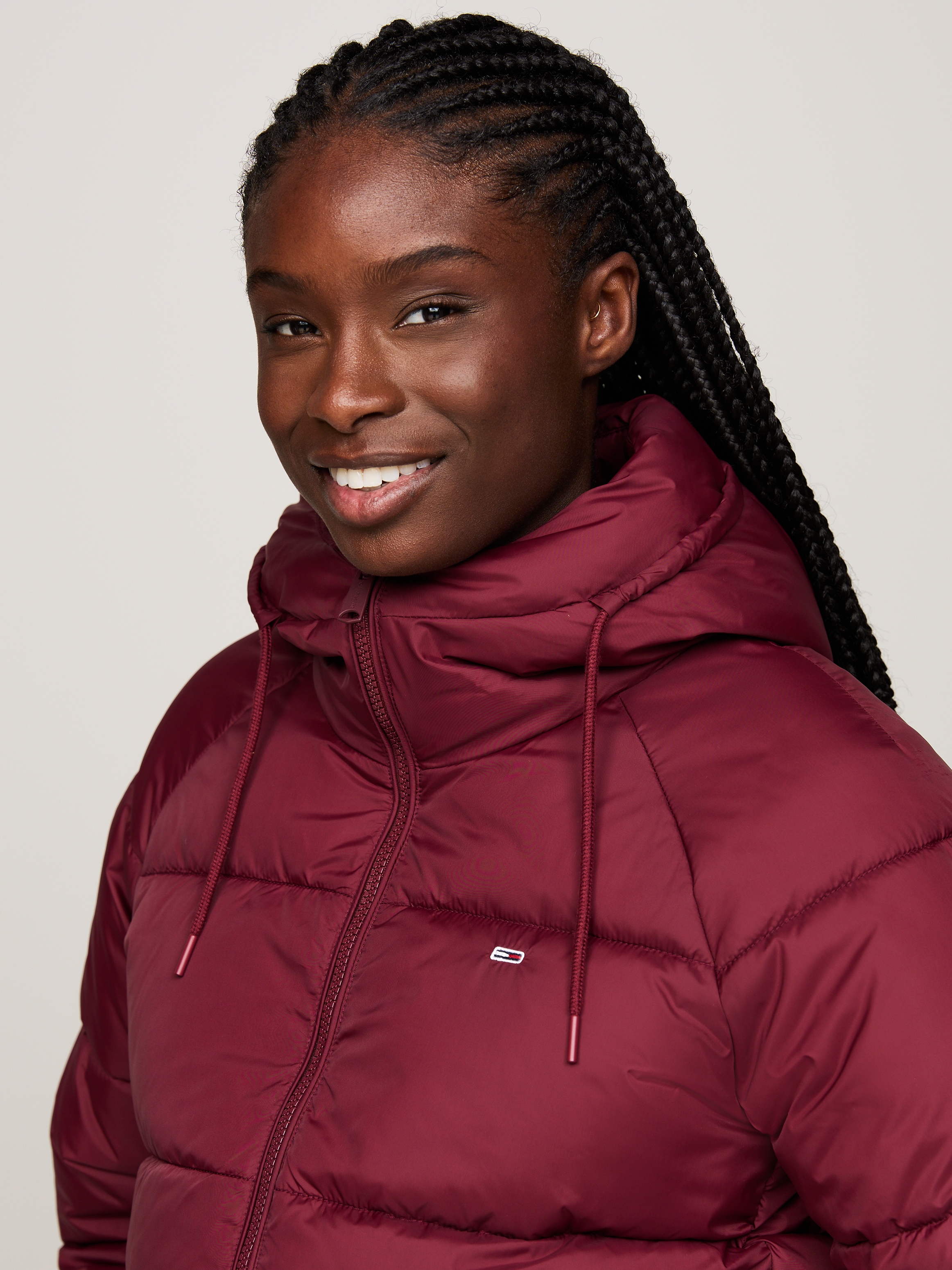 Tommy Jeans Curve Steppjacke »JW ASPEN PUFFER EXT«, mit Kapuze, mit hochschliessendem Kragen, Kapuze, Leistentaschen