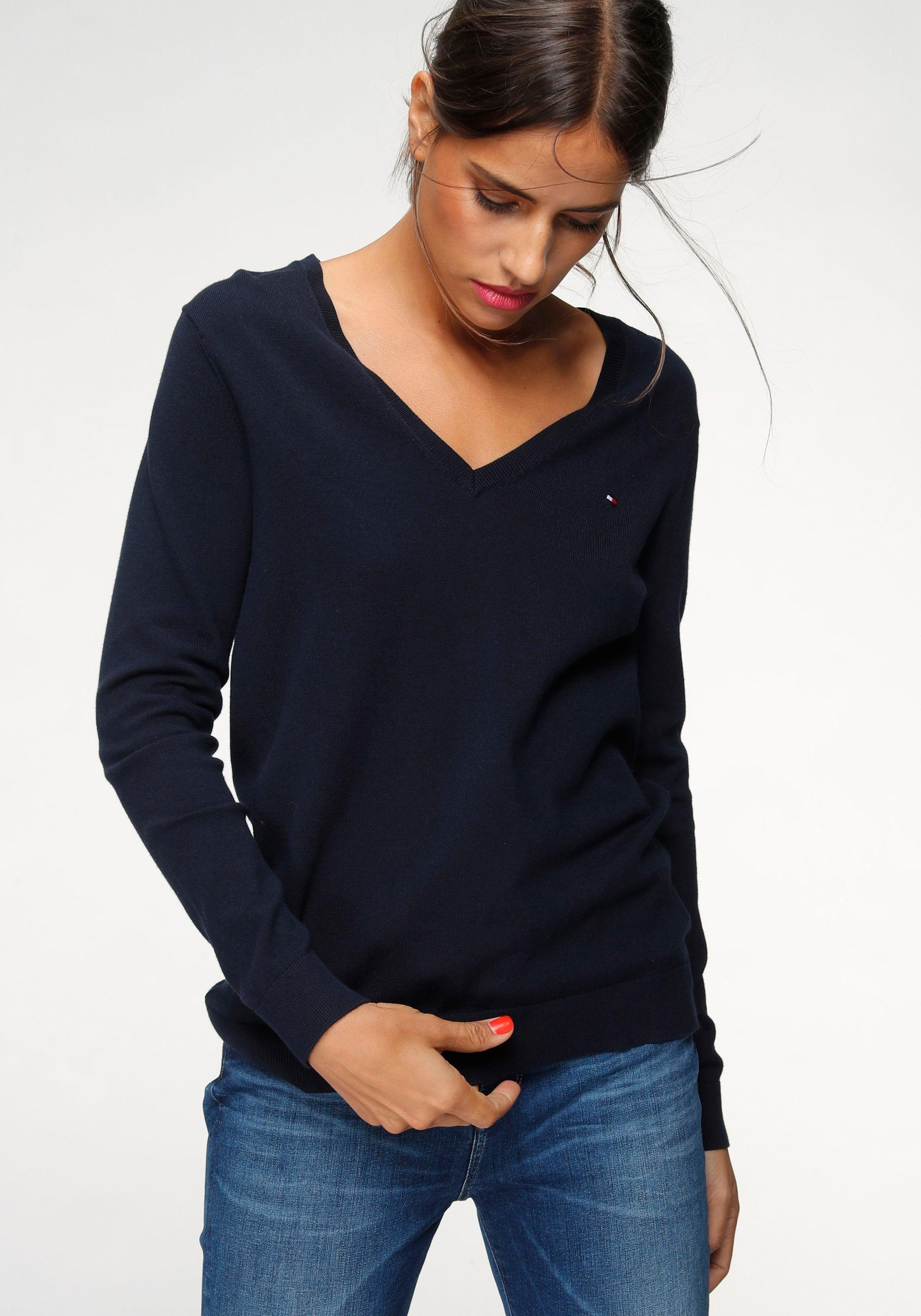 Tommy Hilfiger V-Ausschnitt-Pullover »HERITAGE V-NECK SWEATER«, mit klassichem V-Ausschnitt & Tommy Hilfiger Logo-Flag