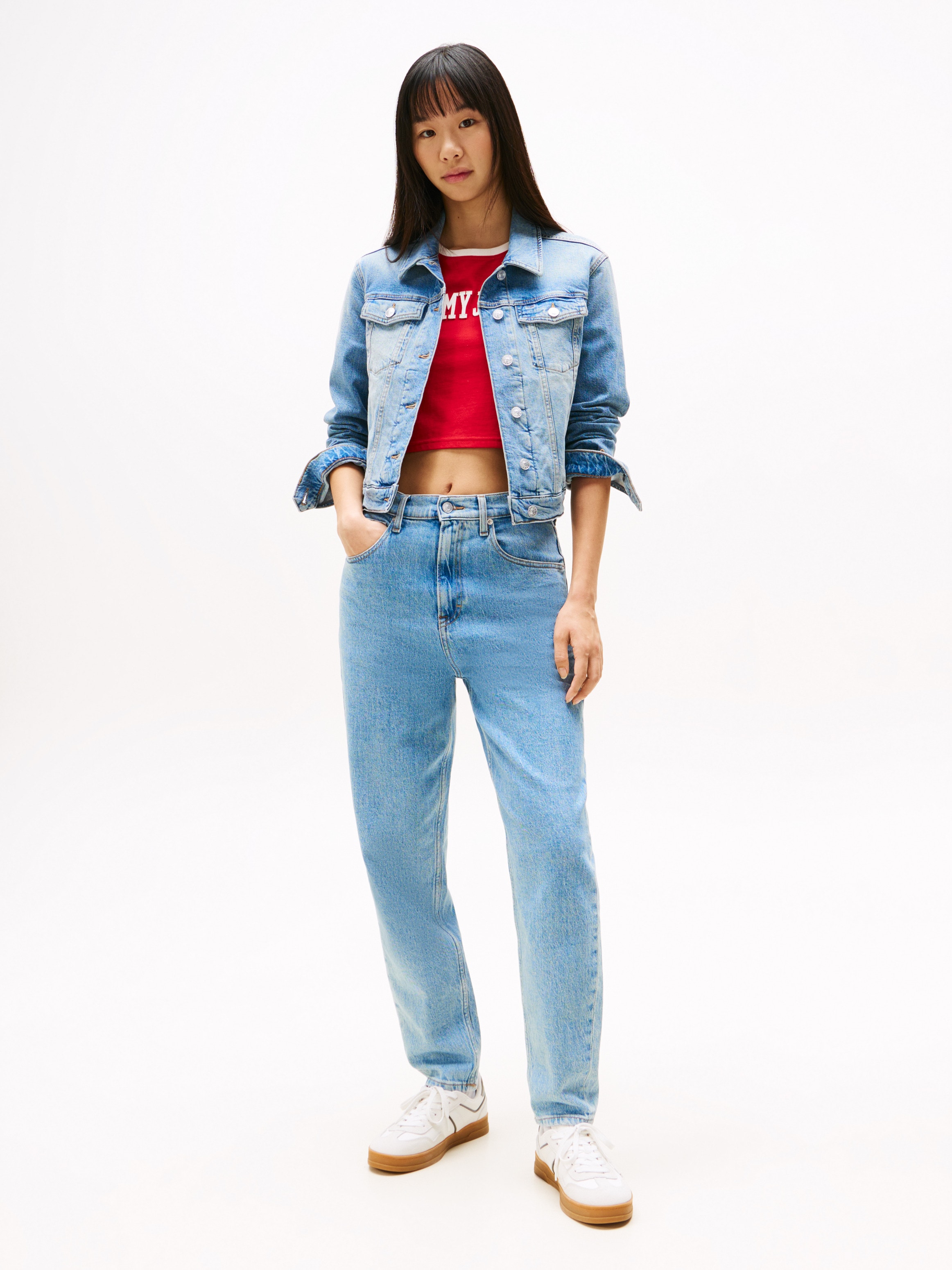 Tommy Jeans Tapered-fit-Jeans »High waist - Mom-Jeans Tapered«, Mit Tommy Hilfiger Logo-Flag auf der Gesässtasche
