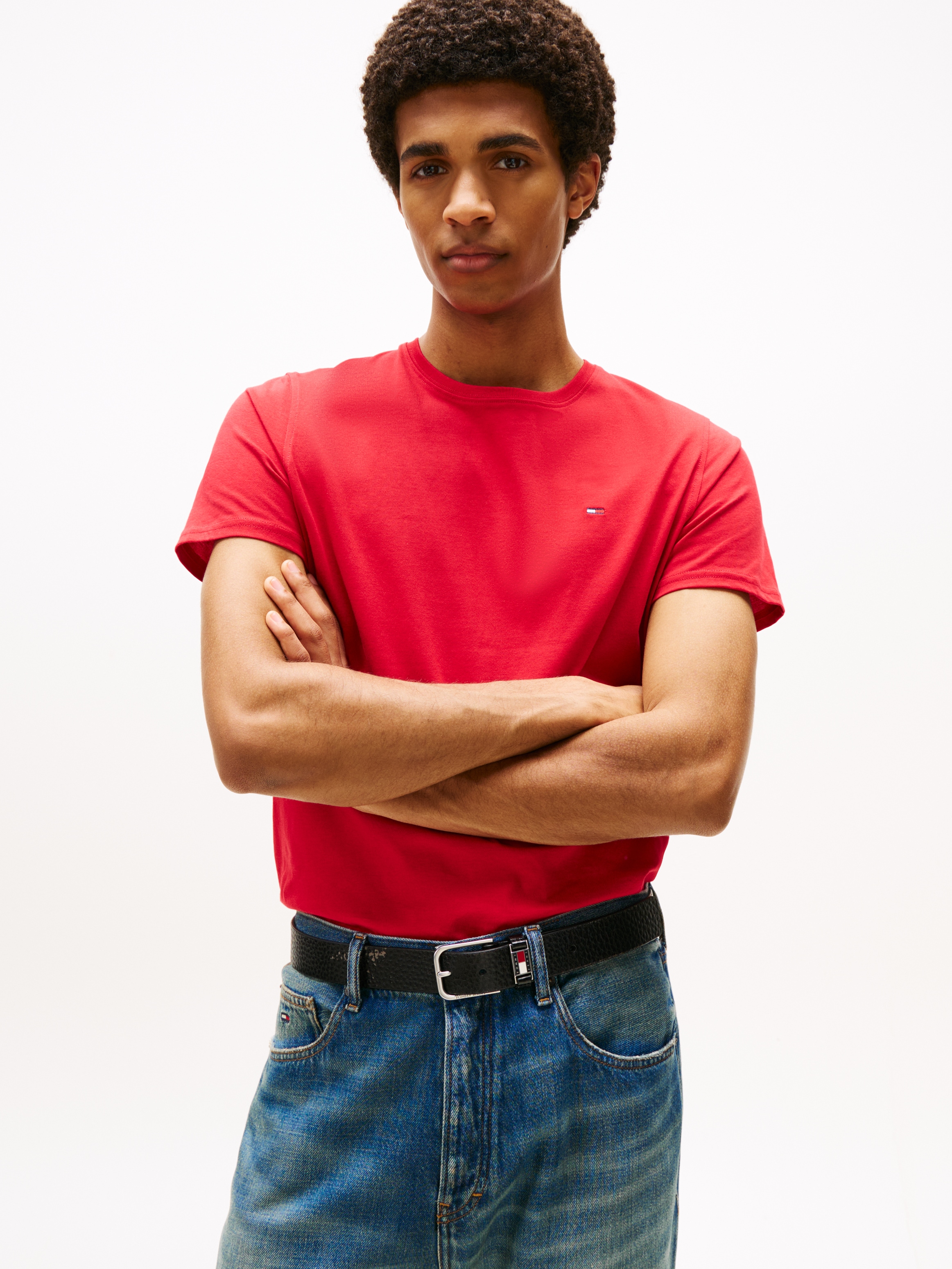 Tommy Jeans T-Shirt »TJM ESSENTIAL SOLID TEE« mit Rundhalsausschnitt und dezenter Logo-Flag