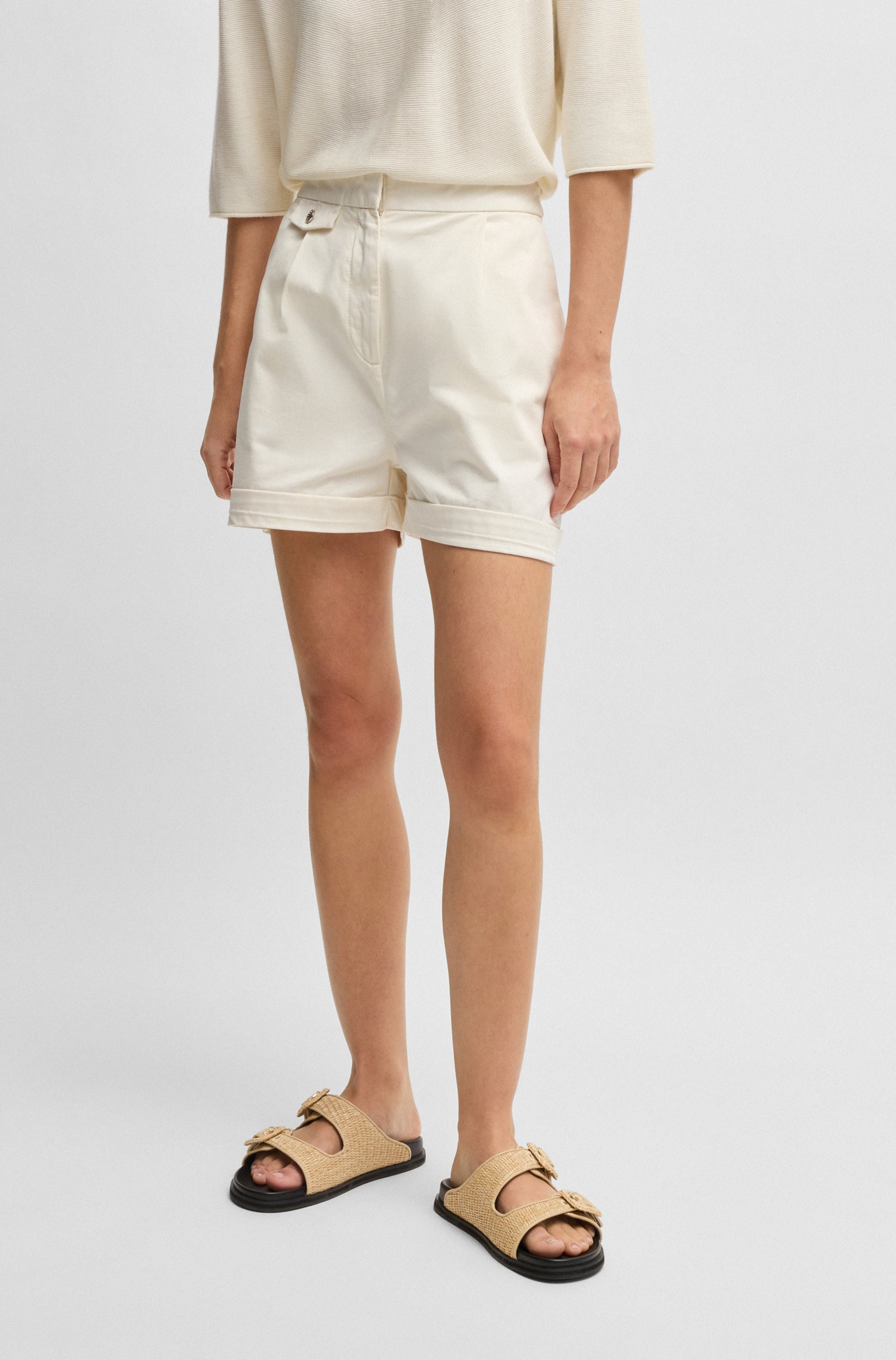 BOSS ORANGE Shorts »Taschi Premium Damenmode« mit BOSS Metall Logo