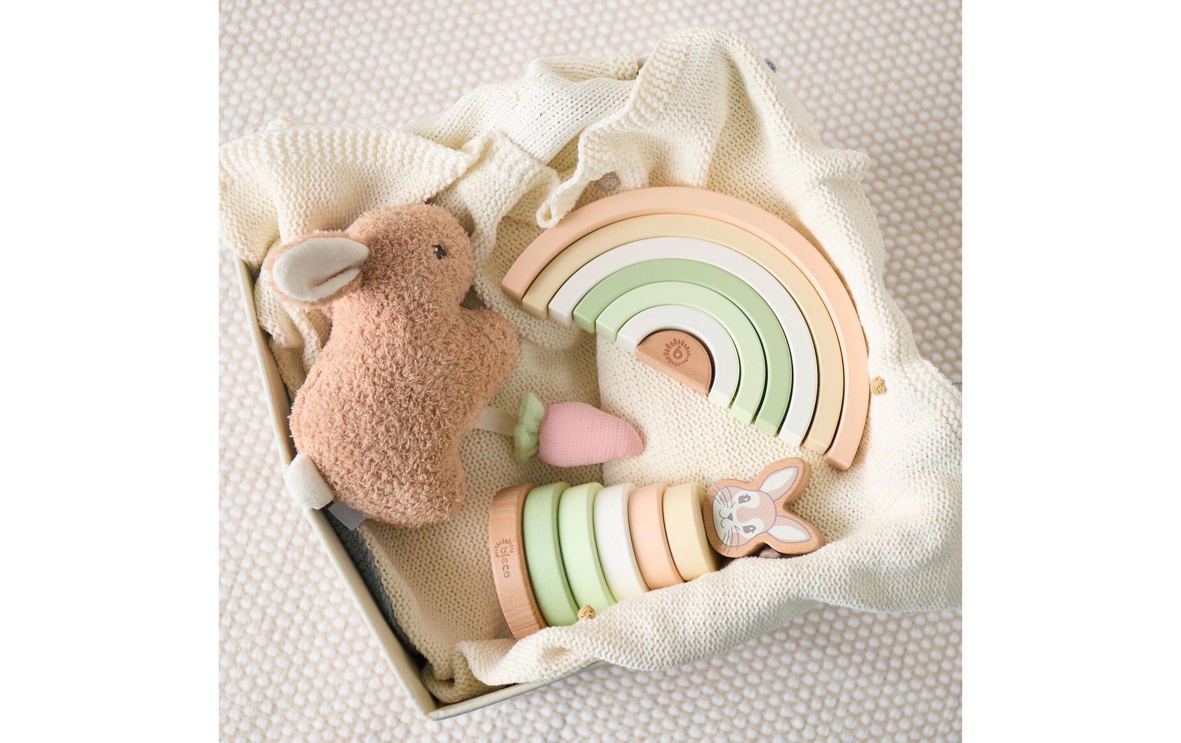 BIECO Stapelspielzeug »Regenbogen Hase Fine 24 cm x 12 cm x 2,5 cm«