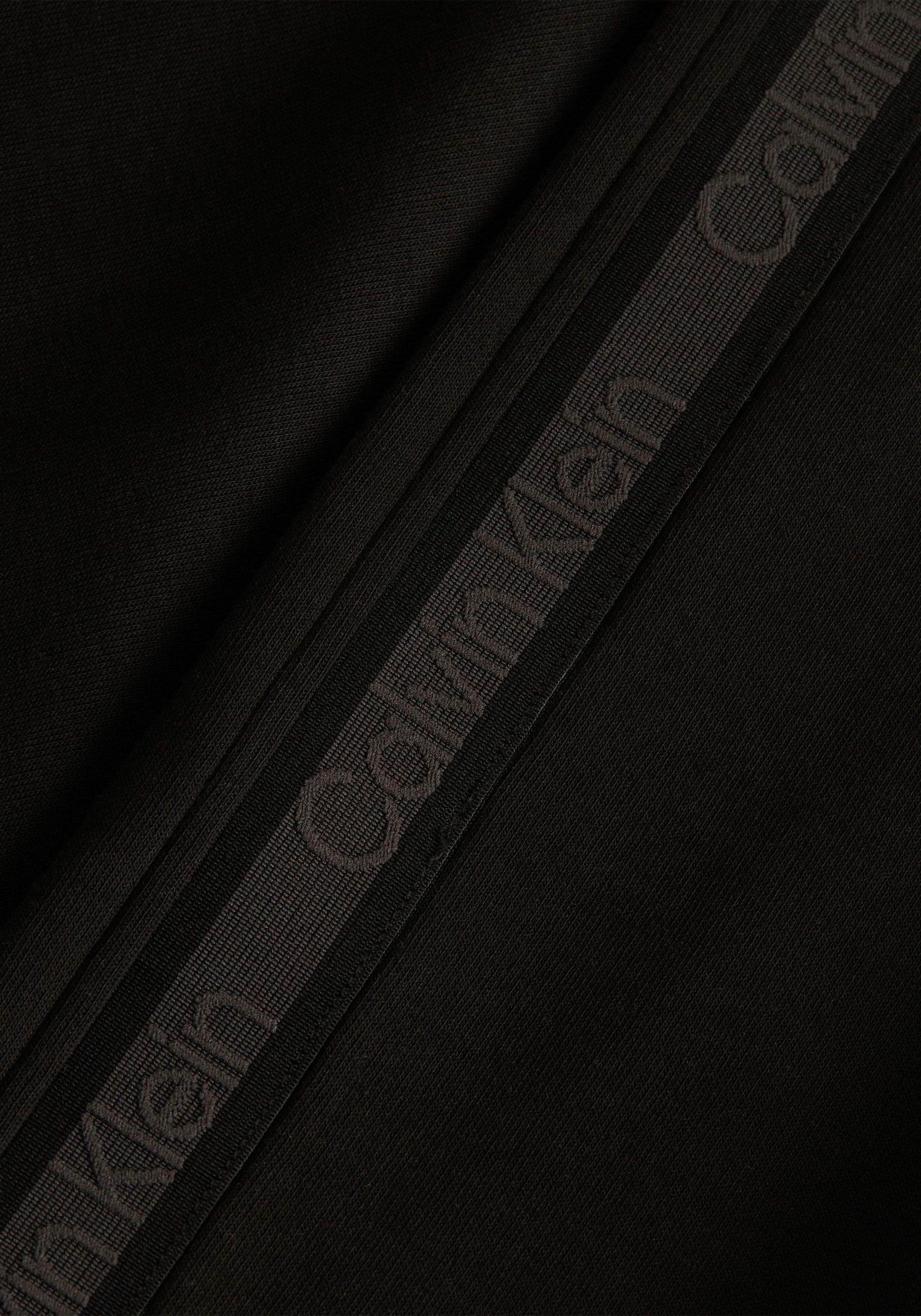 Calvin Klein Sweatshirt »LOGO kaufen SWEATSHIRT«, | am Logo-Streifen Jelmoli-Versand online Ärmel mit COMFORT TAPE