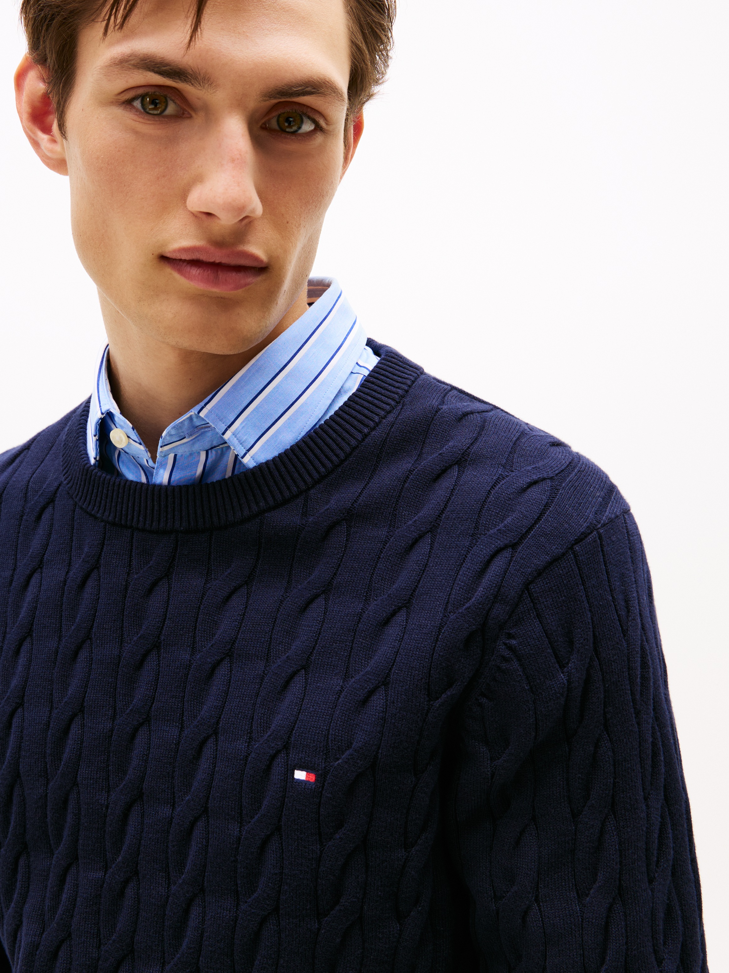 Tommy Hilfiger Strickpullover »CLASSIC CABLE CREW NECK mit Strukturstrick und Flaglabel«, unifarben, casual, regular fit, Baumwolle, Rundhals
