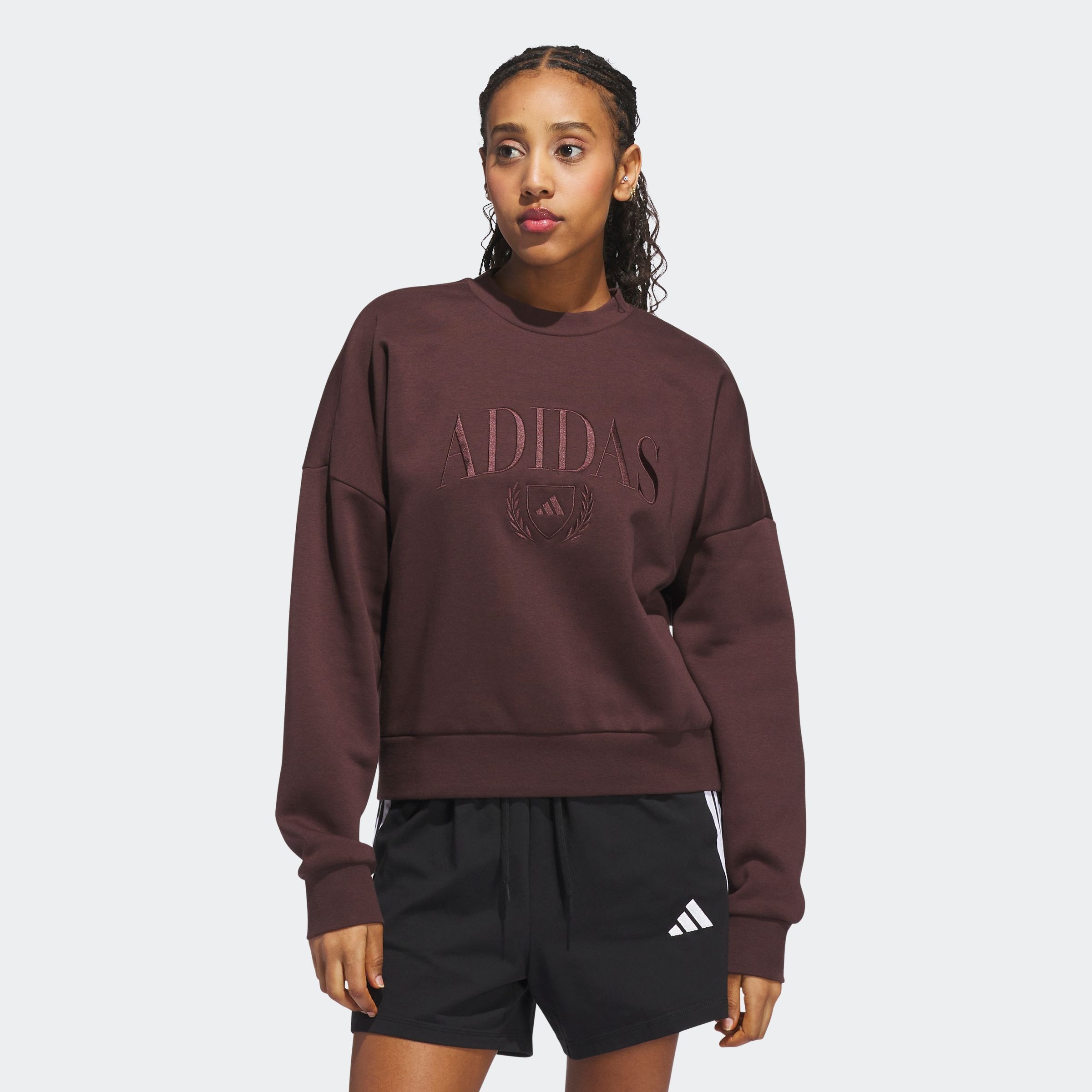 adidas Sportswear Sweatshirt "COZY HOLIDAY GRAFIK", mit verspielter Grafik auf der Brust, aus weichem Fleece