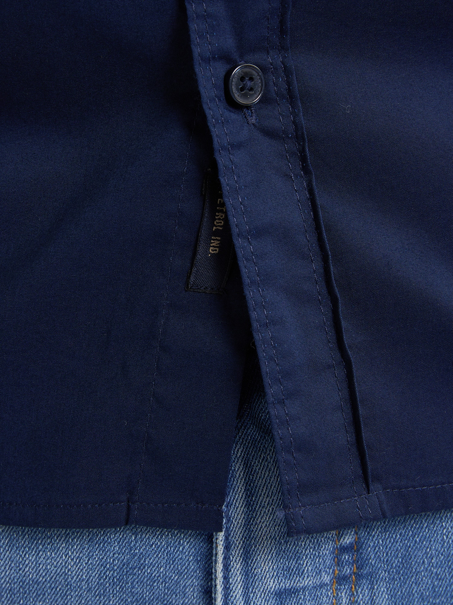 Petrol Industries Langarmshirt, mit Button-Down Kragen