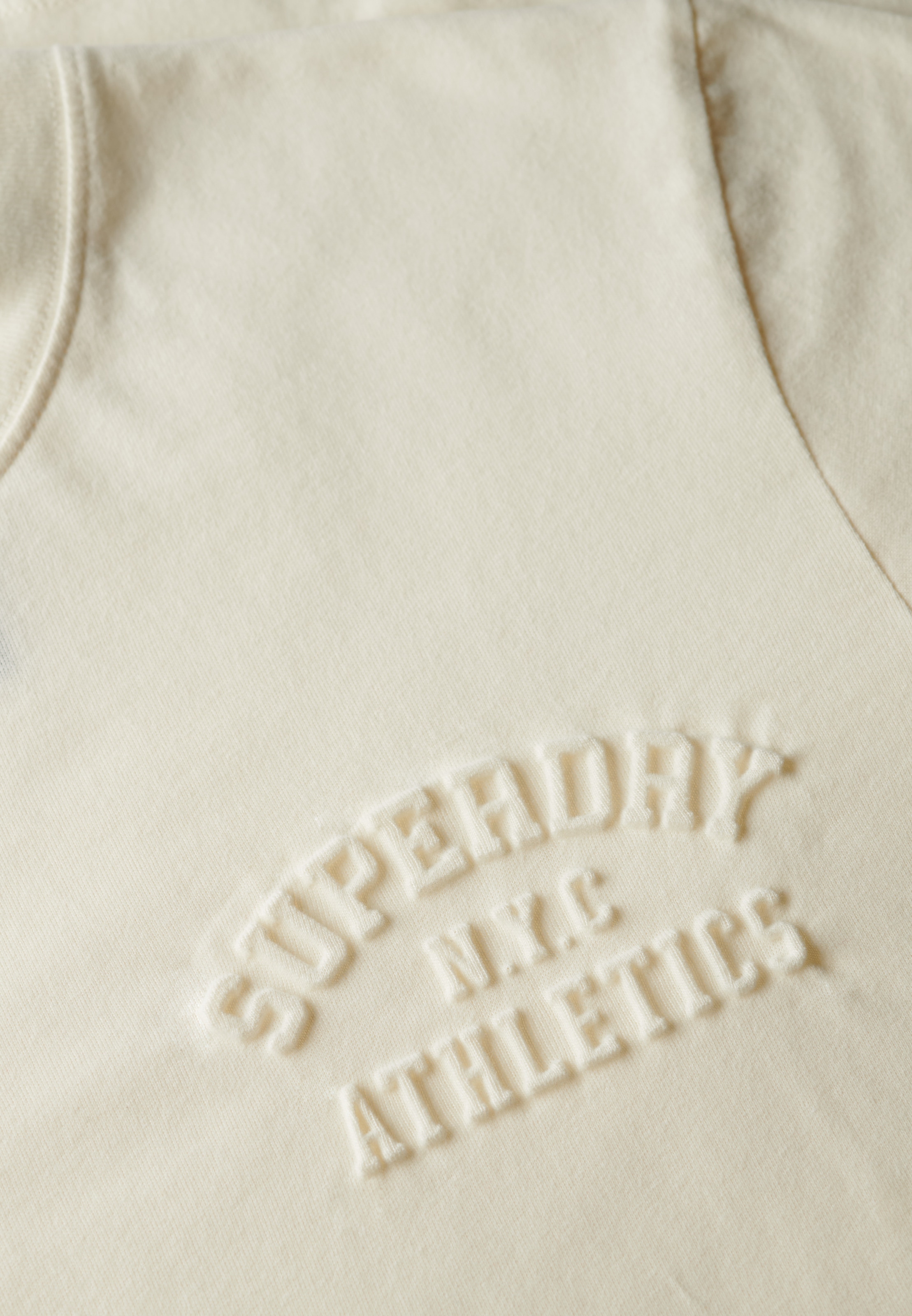 Superdry Rundhalsshirt »ATHLETIC EMBOSS RELAXED TEE«