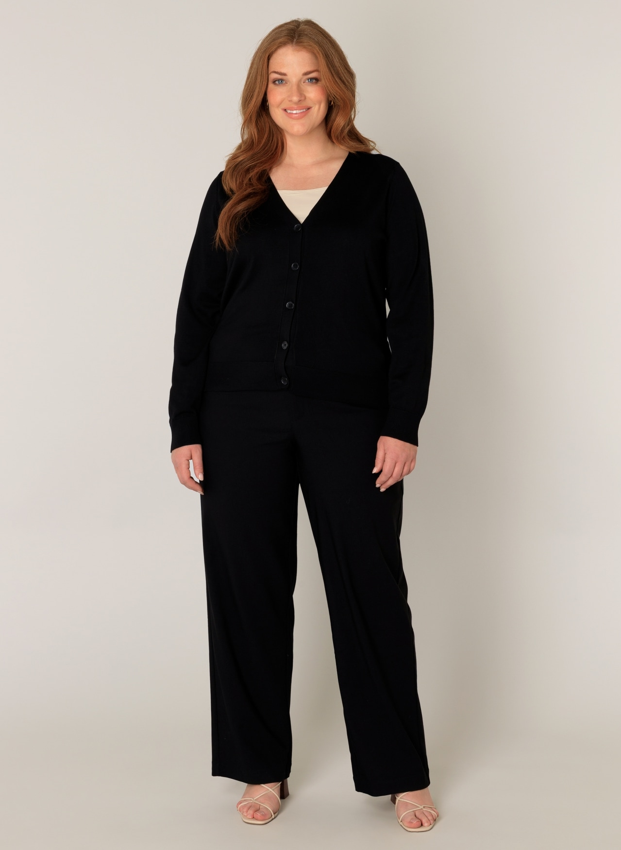 Base Level Curvy Cardigan »BAS-YVONNE«, mit V-Ausschnitt und Knopfleiste