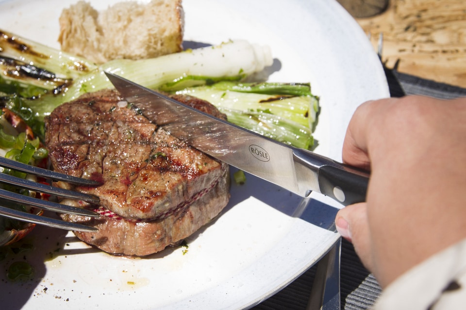 RÖSLE Steakbesteck, (Set, 4 tlg.), Set mit 2 Steakmessern und 2 Steakgabeln, inkl. praktischer Holzbox