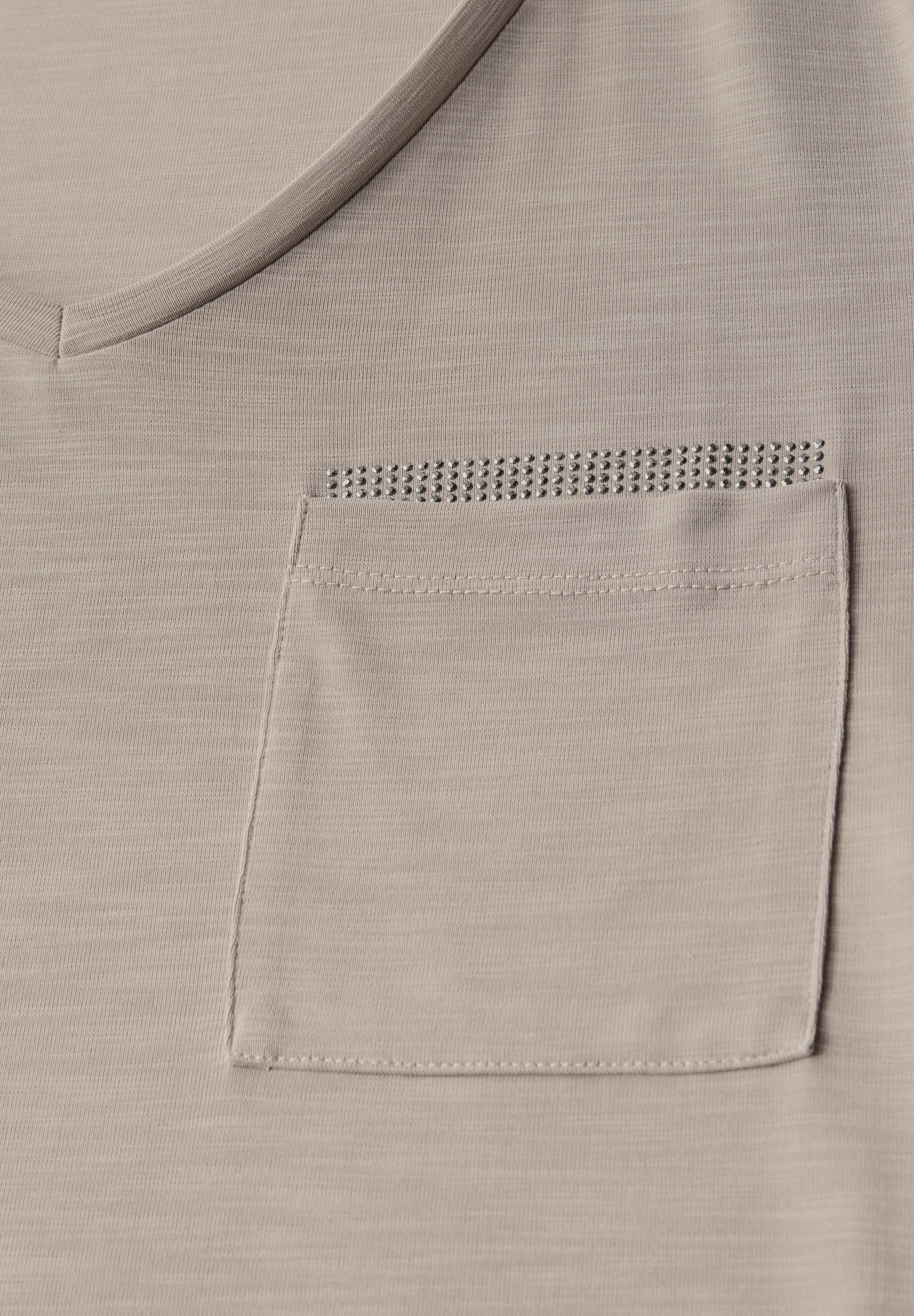 STREET ONE T-Shirt, mit Schmuckdetails und V-Ausschnitt