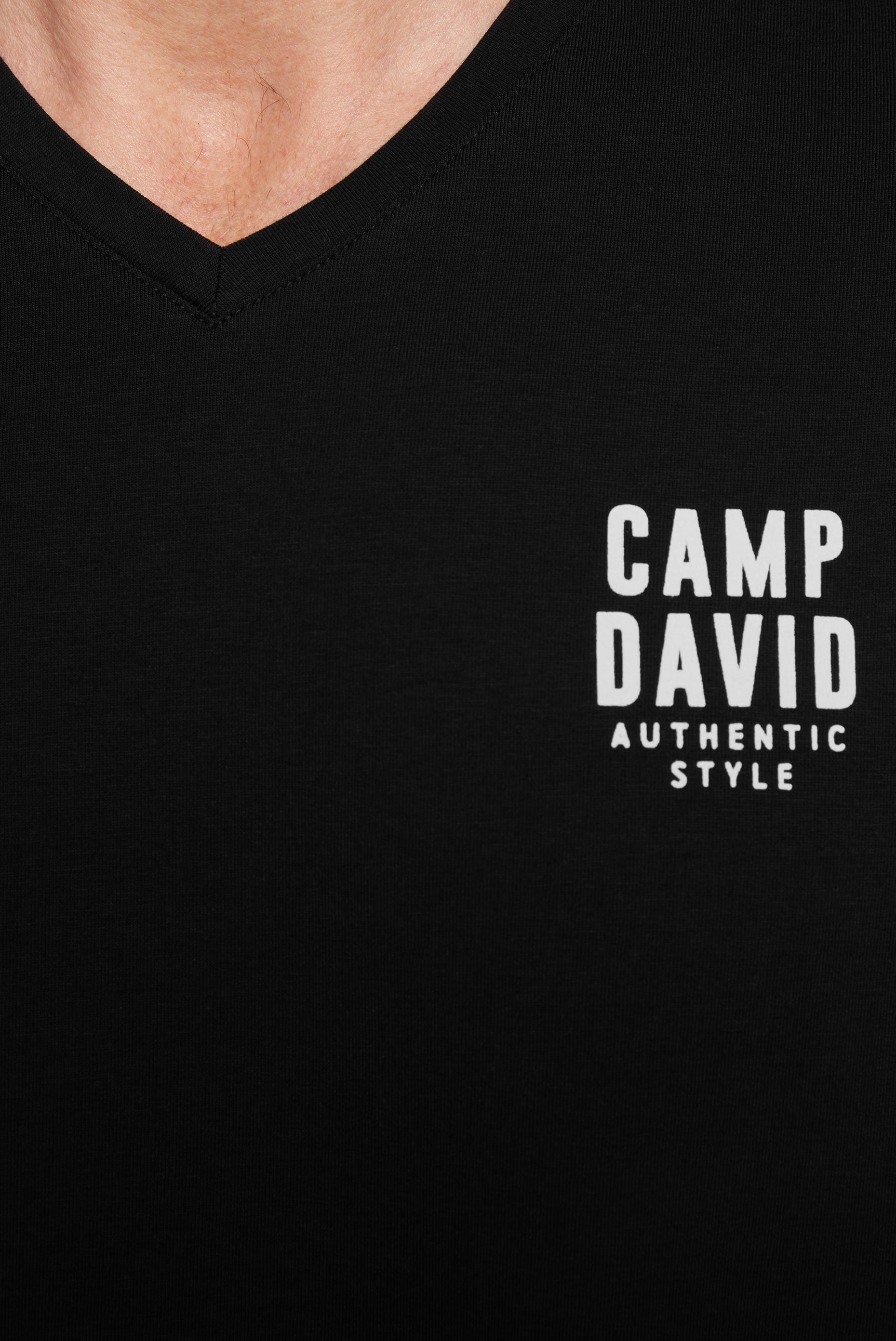 CAMP DAVID V-Shirt, mit Logo-Print auf der Brust