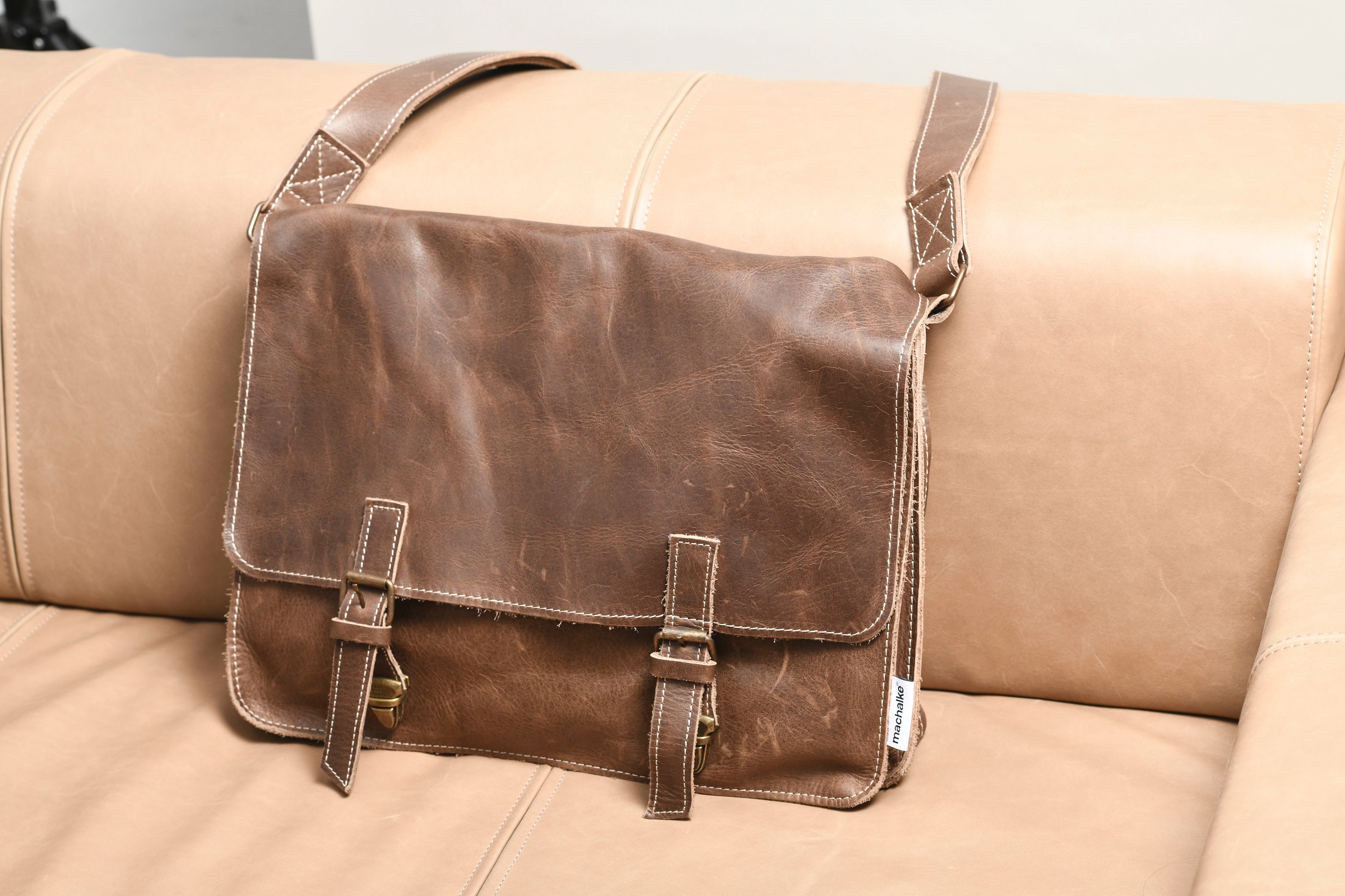 machalke® 3-Sitzer »valentino«, mit breiten Armlehnen, Füsse Walnuss, Breite 221 cm