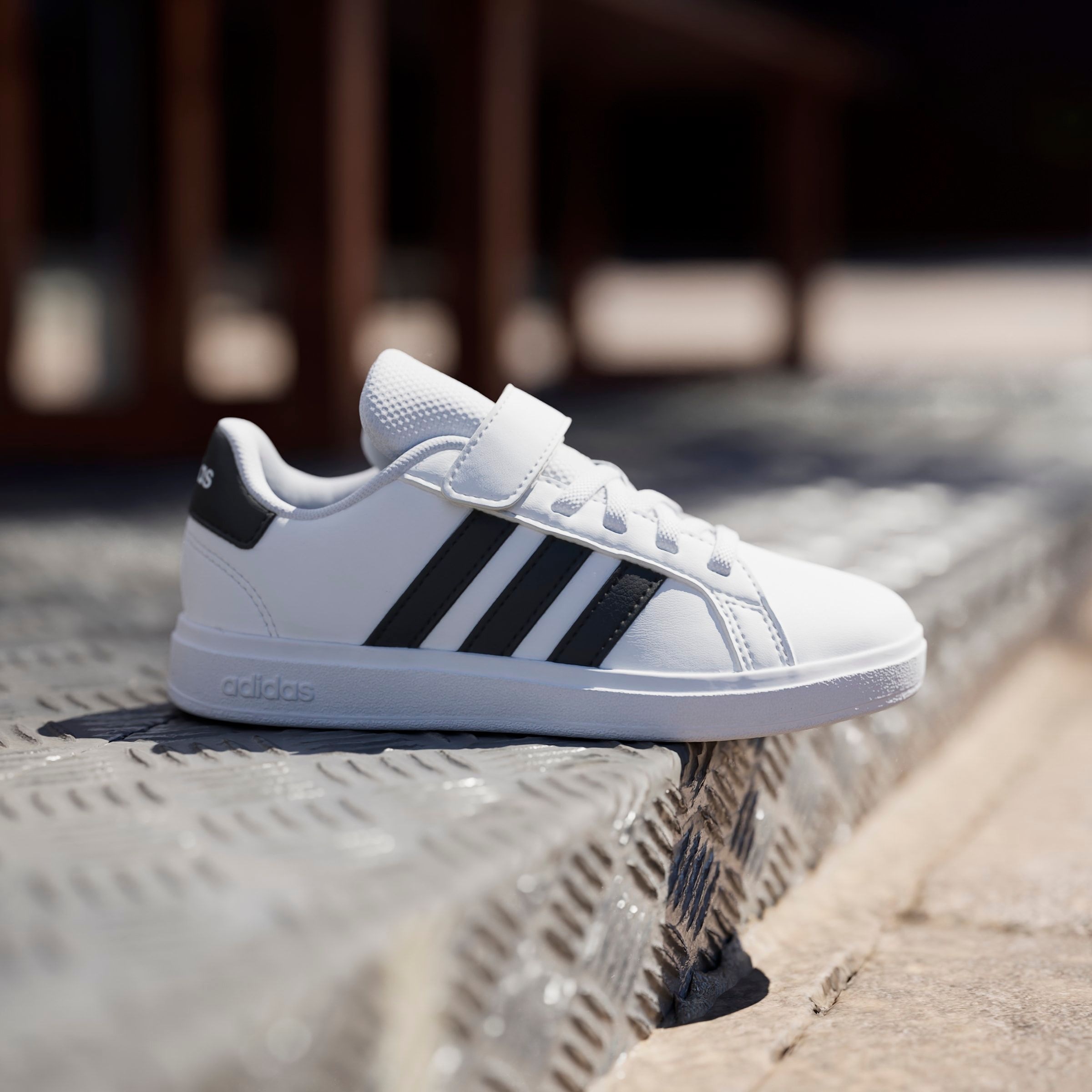 adidas Sportswear Sneaker »GRAND COURT 2.0 KIDS«, Design auf den Spuren des adidas Superstar