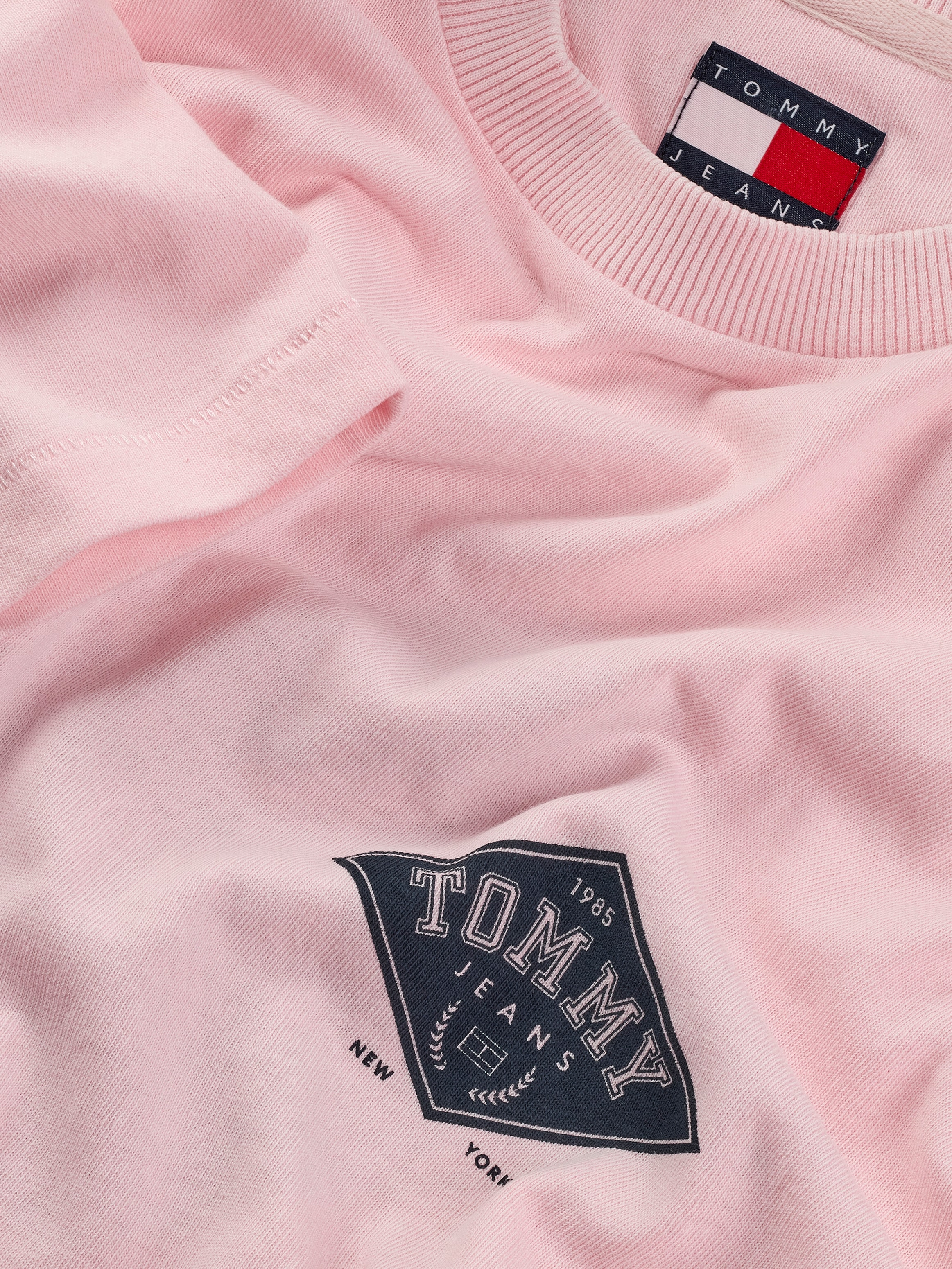 Tommy Jeans T-Shirt »TJM RLX VARSITY GRAPHICS TEE EXT«, mit grossem Rückenprint