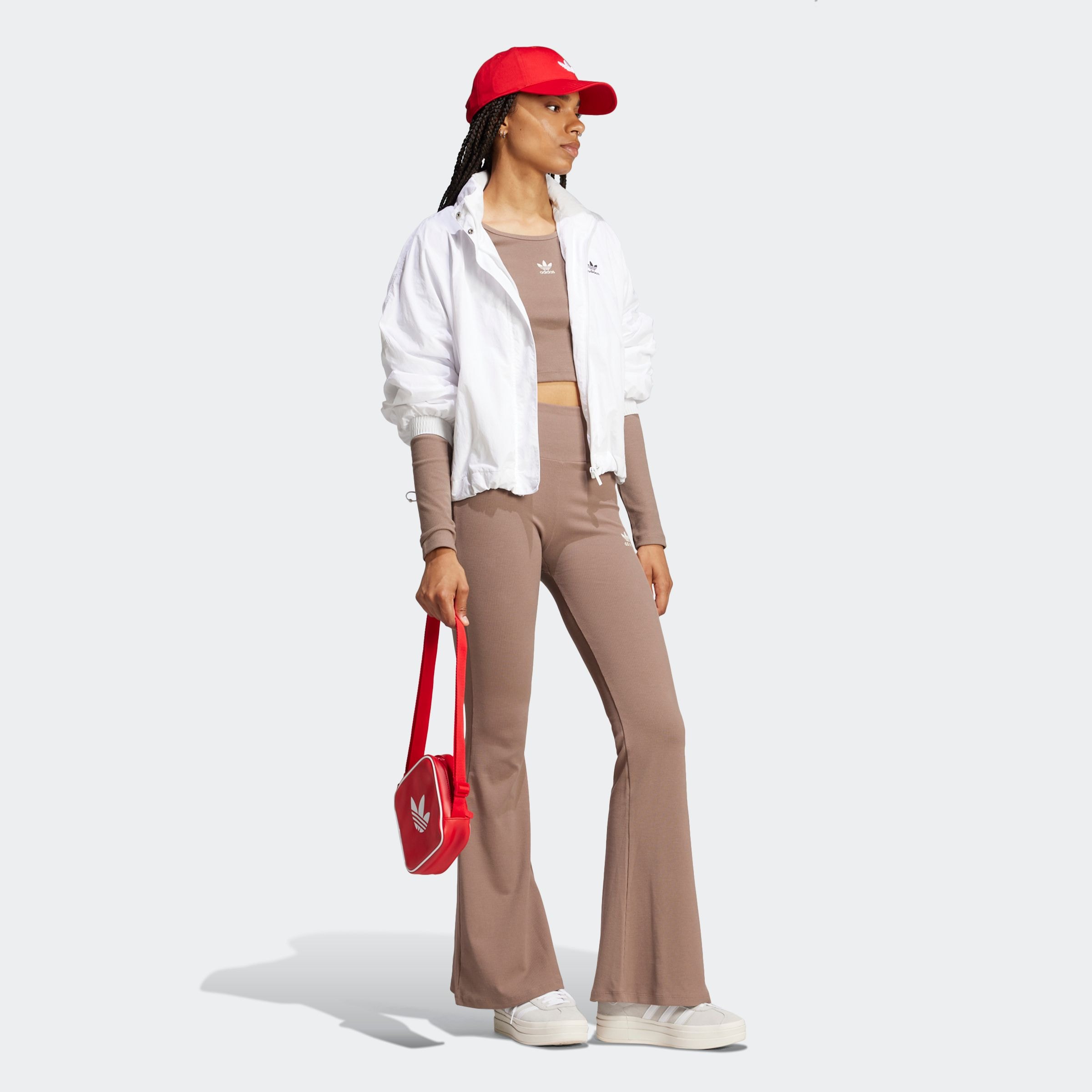 adidas Originals Leggings »ESS FL LEGGINGS«, (1 tlg.), mit ausgestelltem Bein und Ripp Optik, hoher Bund