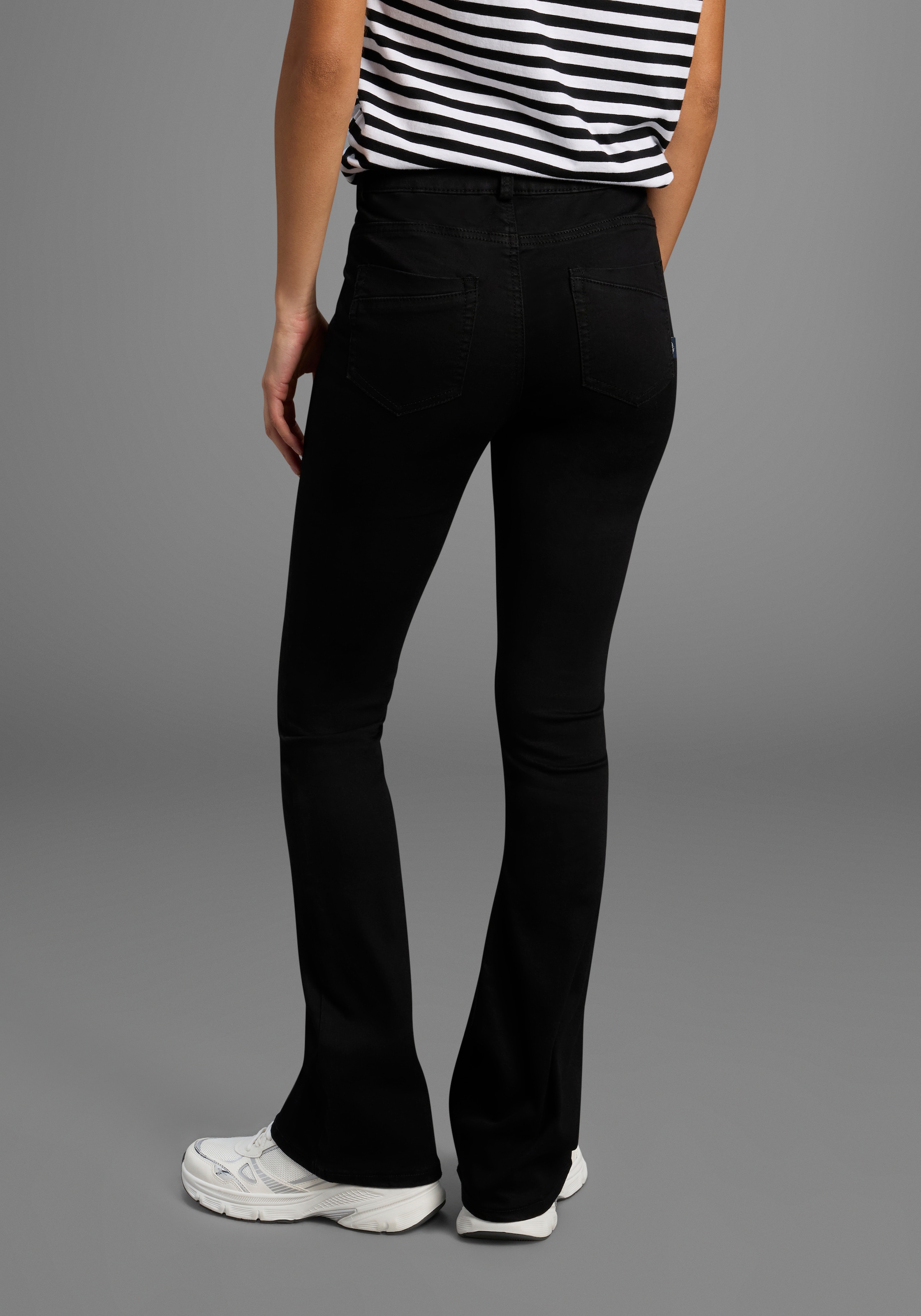 Arizona Bootcut-Jeans »Ultra Stretch«, ausgestellte Beinform, Used-Waschung, hohe Leibhöhe