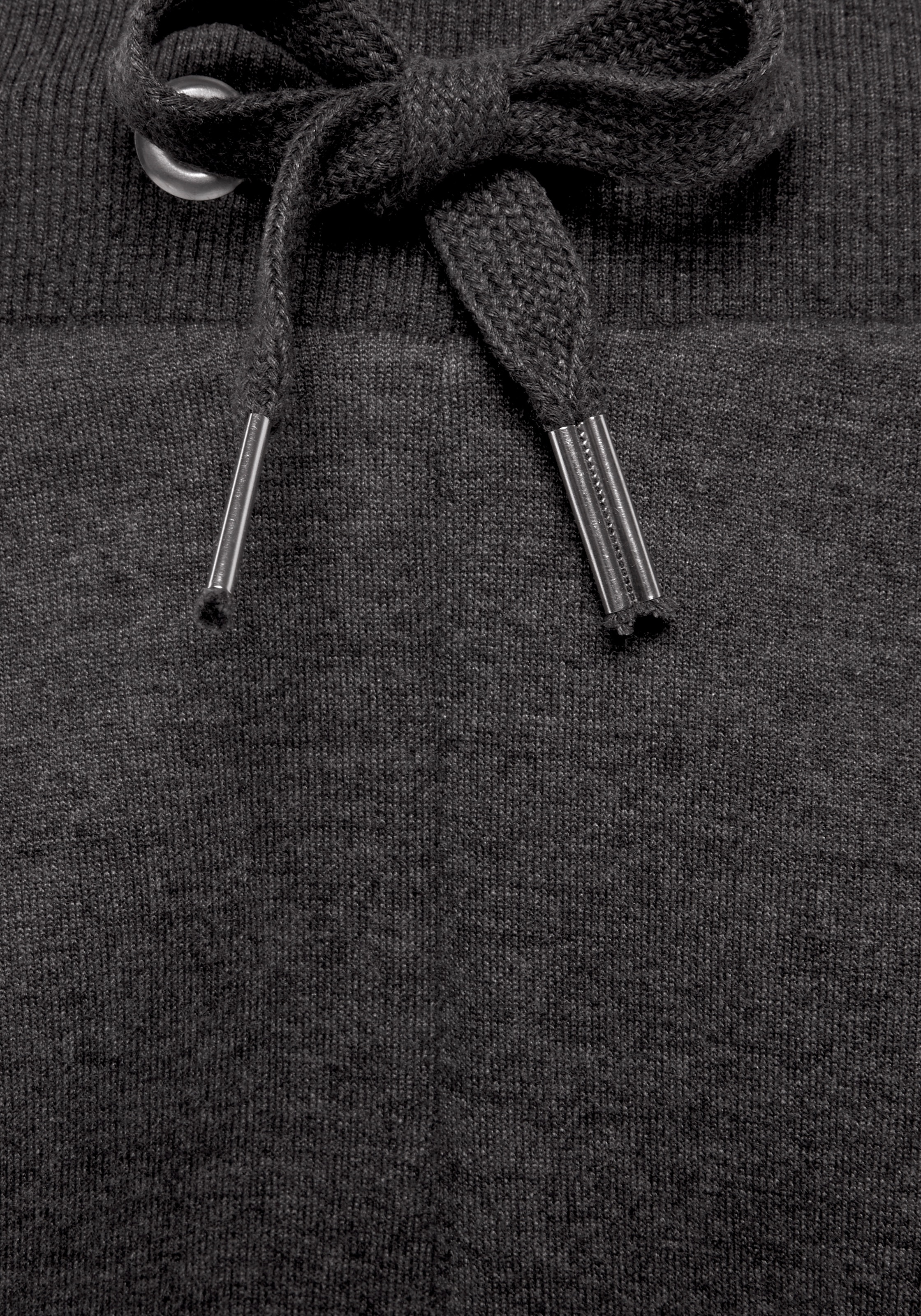 Bench. Loungewear Relaxshorts, mit kleiner glänzenden Logostickerei, Loungewear