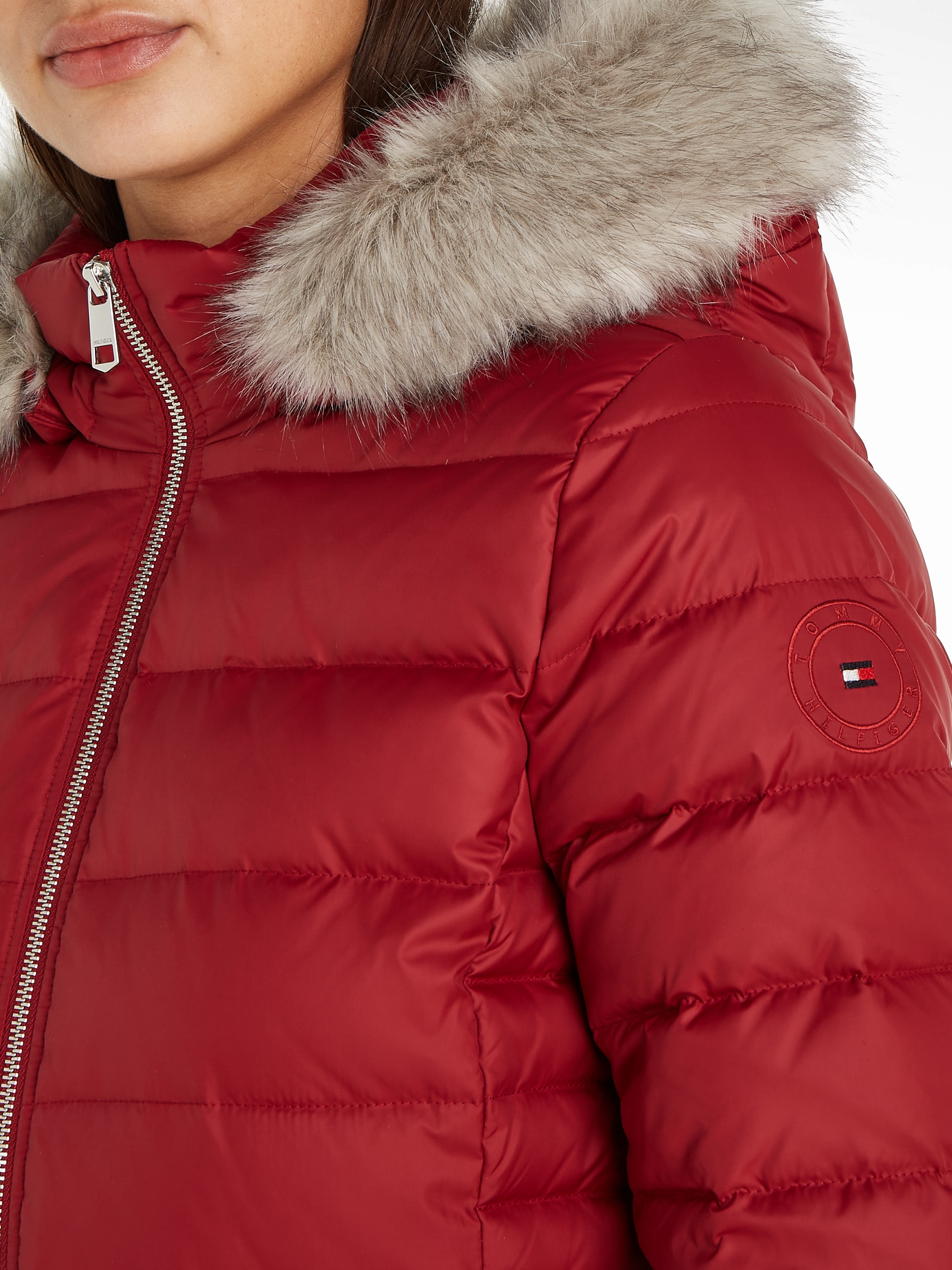 Tommy Hilfiger Daunenjacke »TYRA DOWN JACKET WITH FUR«, mit Kapuze, mit Kunstpelz-Besatz an Kapuze