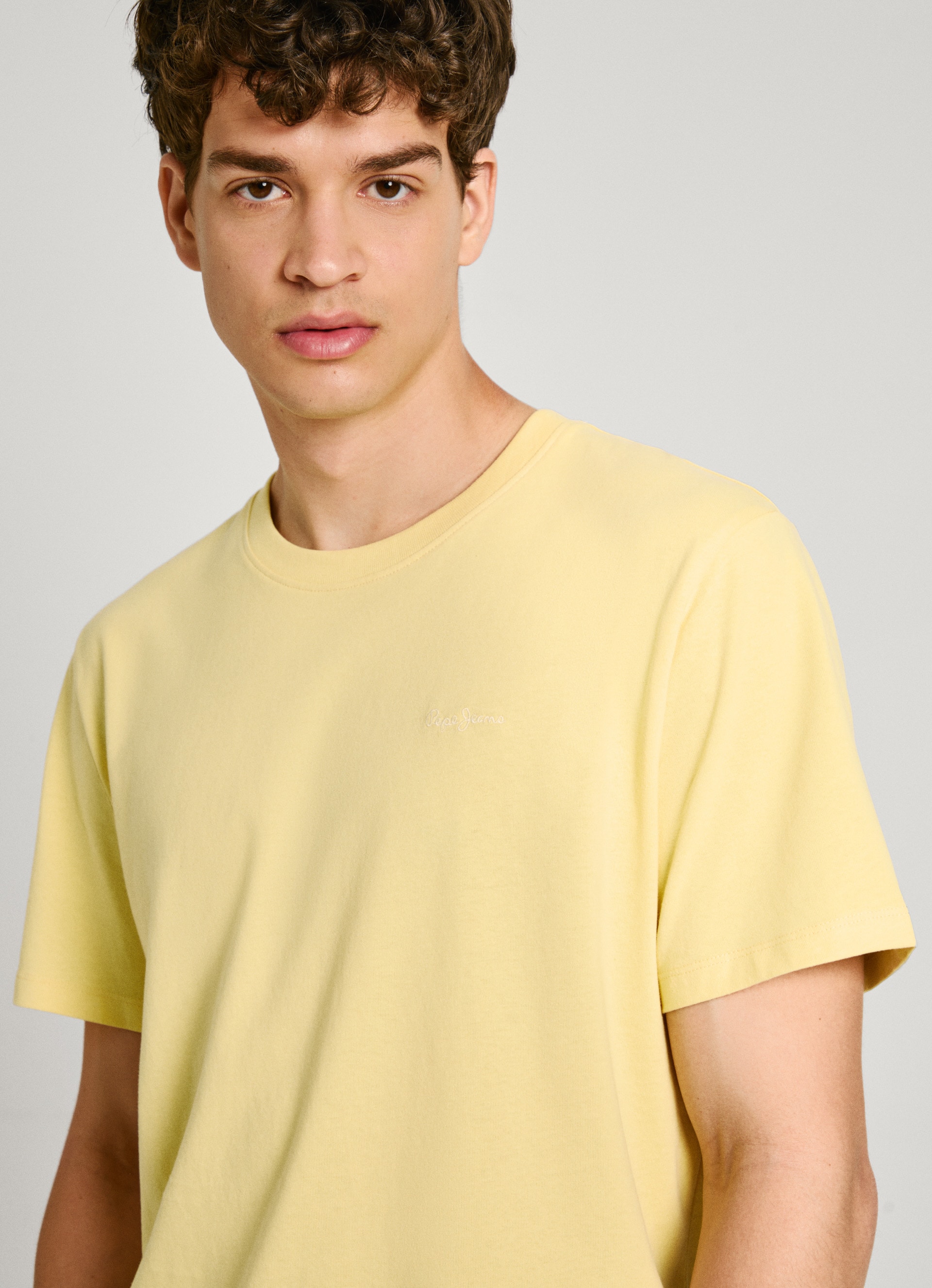 Pepe Jeans T-Shirt »CONNOR«, mit gesticktem Logo auf der Brust