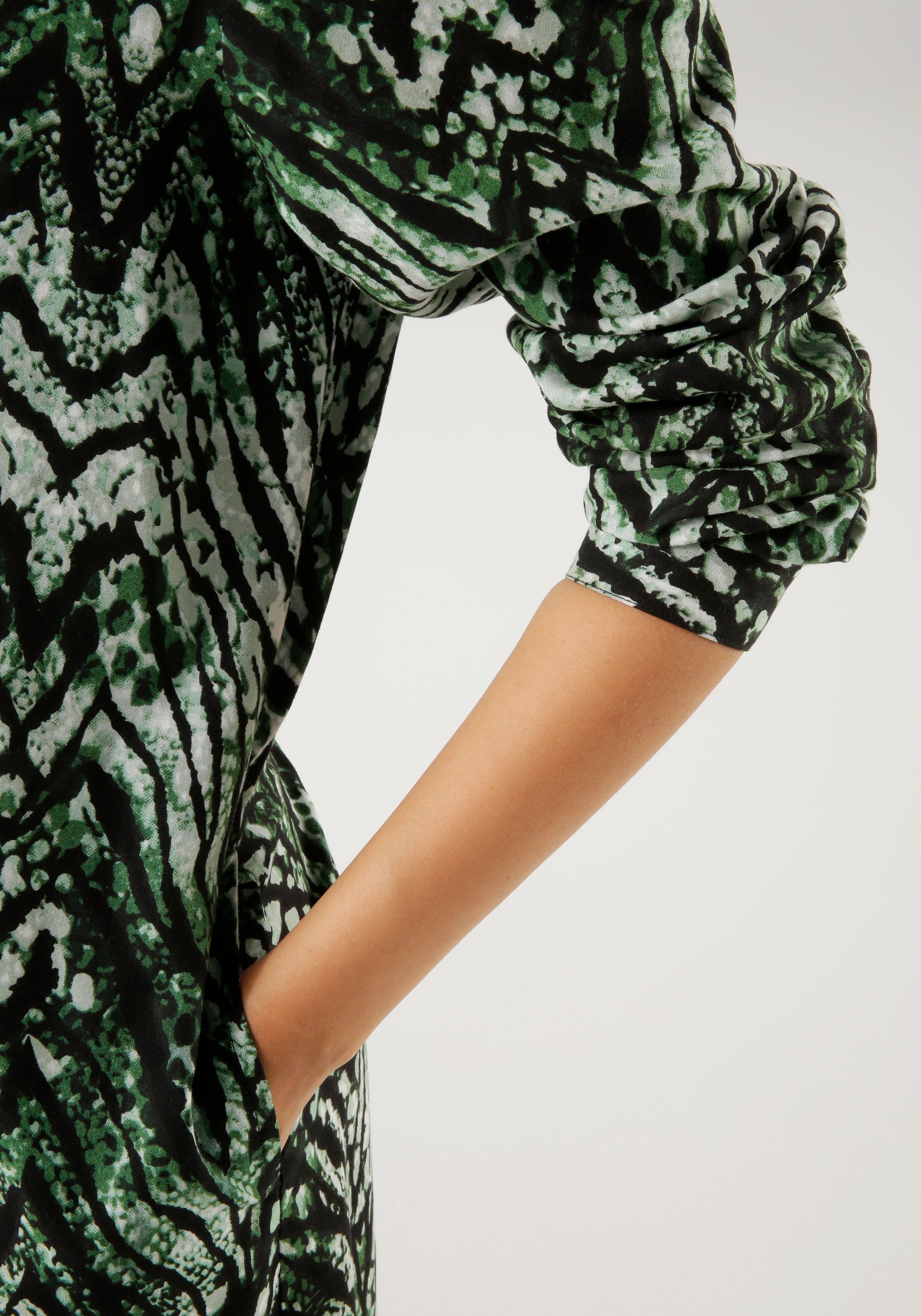 Aniston CASUAL Blusenkleid, im extravaganten Animal-Print- jedes Teil ein Unikat