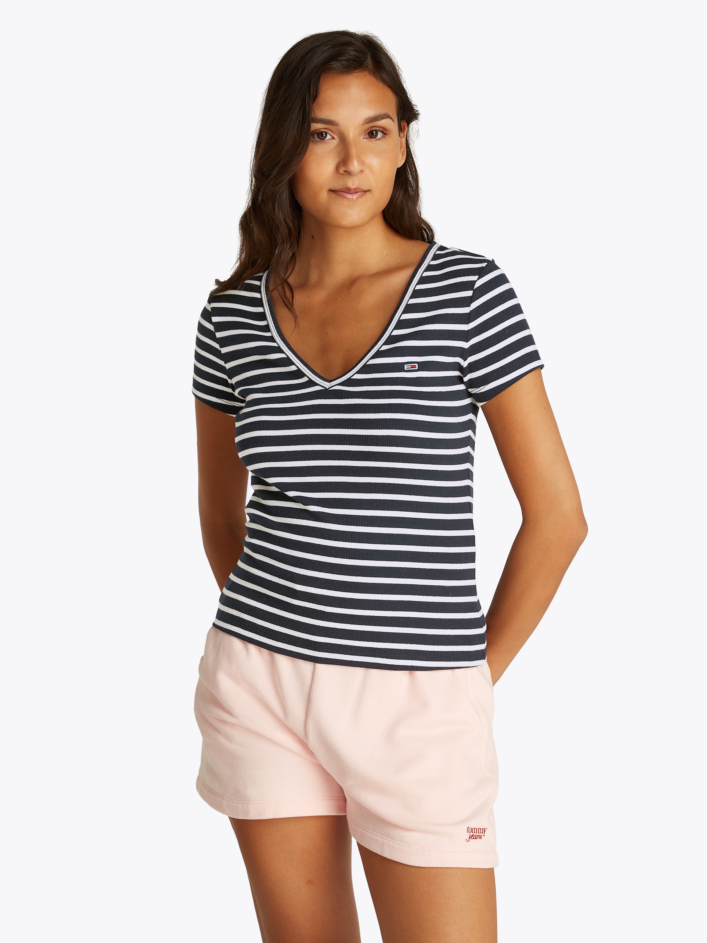 Tommy Jeans Kurzarmshirt »TJW SLIM ESSENTIAL RIB V SS« mit gerippter Struktur