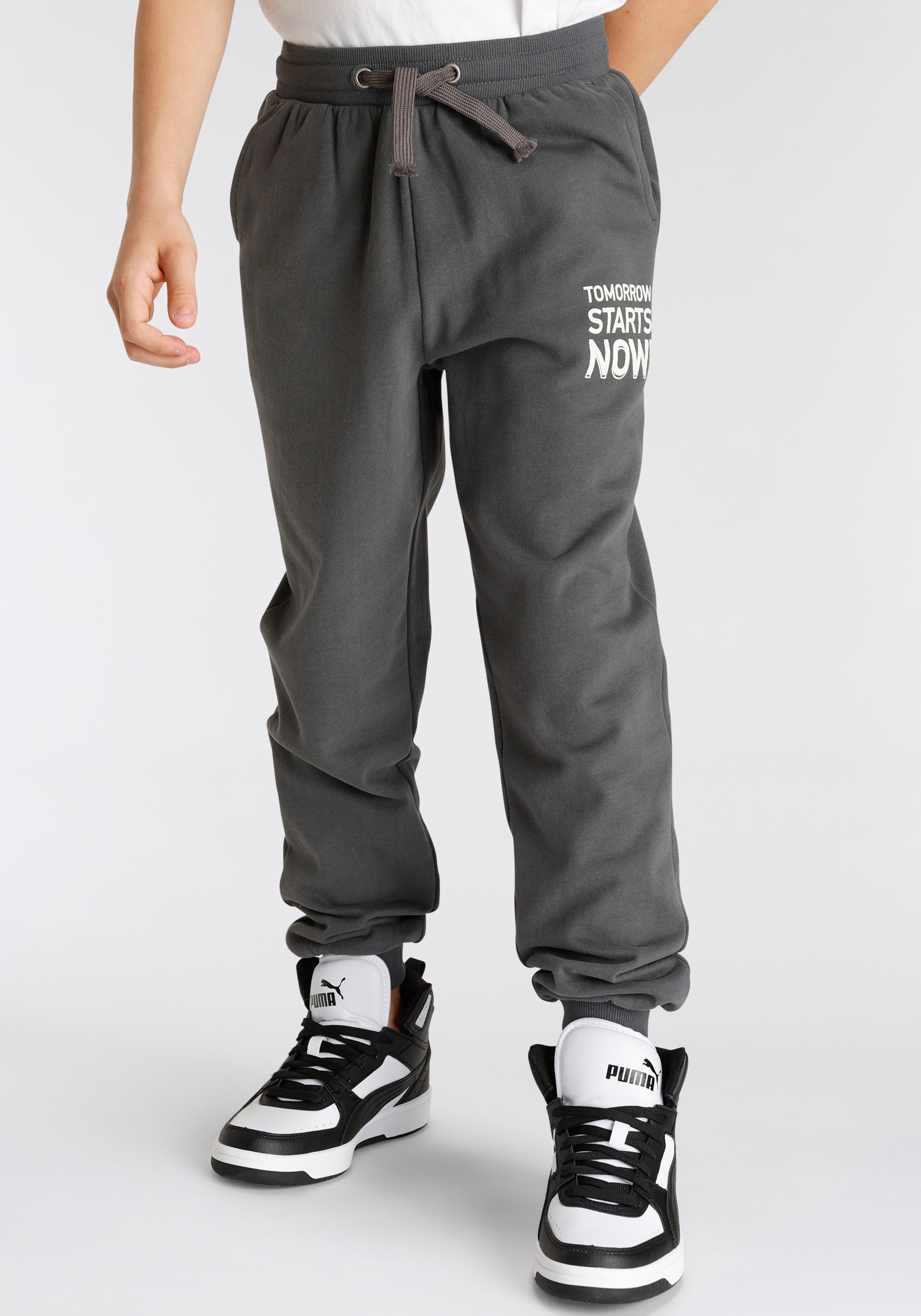 KIDSWORLD Sweatpants »Jogginghose«, in bequemer Form kaufen