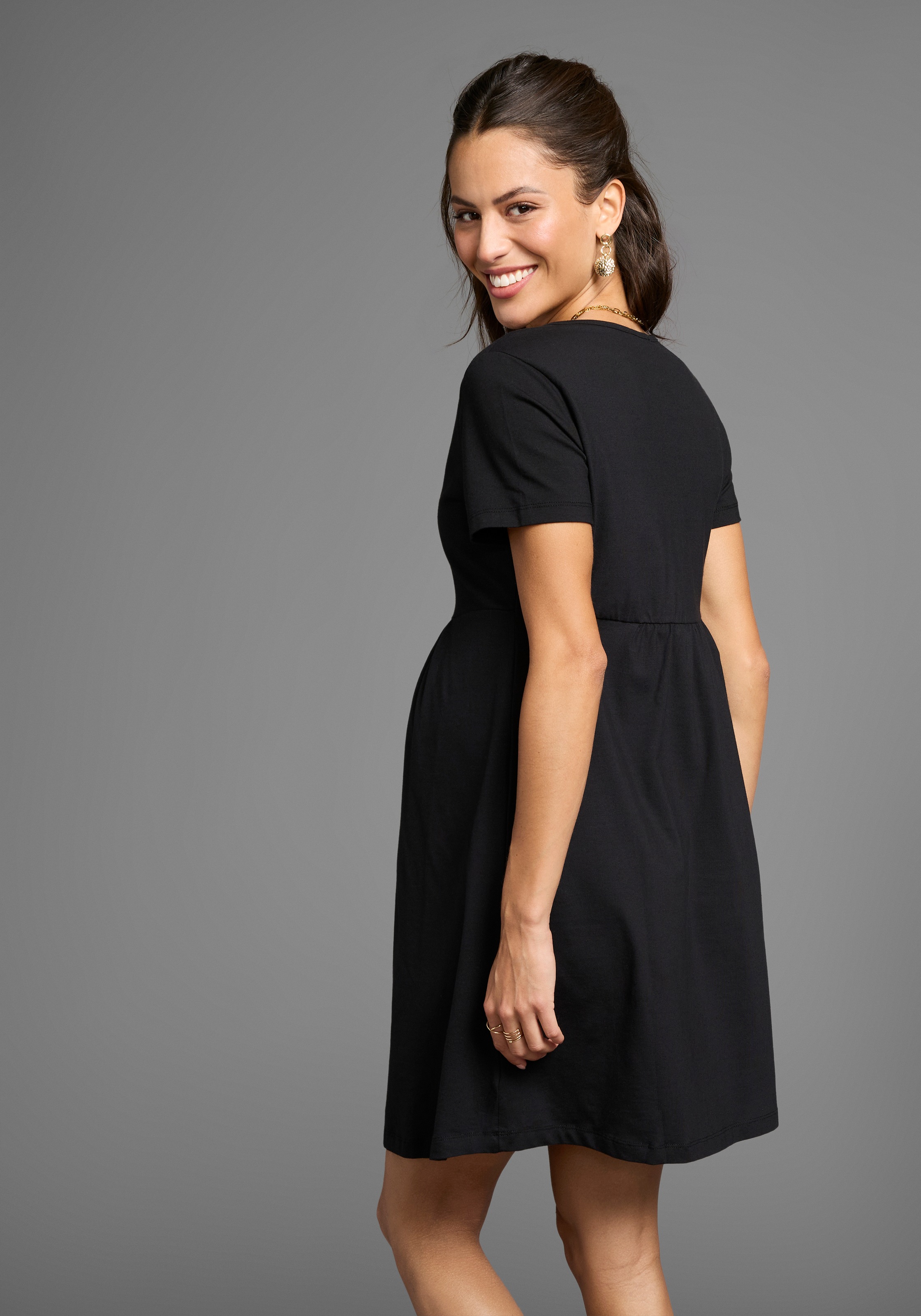 Neun Monate Umstandskleid "Kurzes Schwangerschafts-Jerseykleid, Minikleid" Auschnitt in Wickeloptik