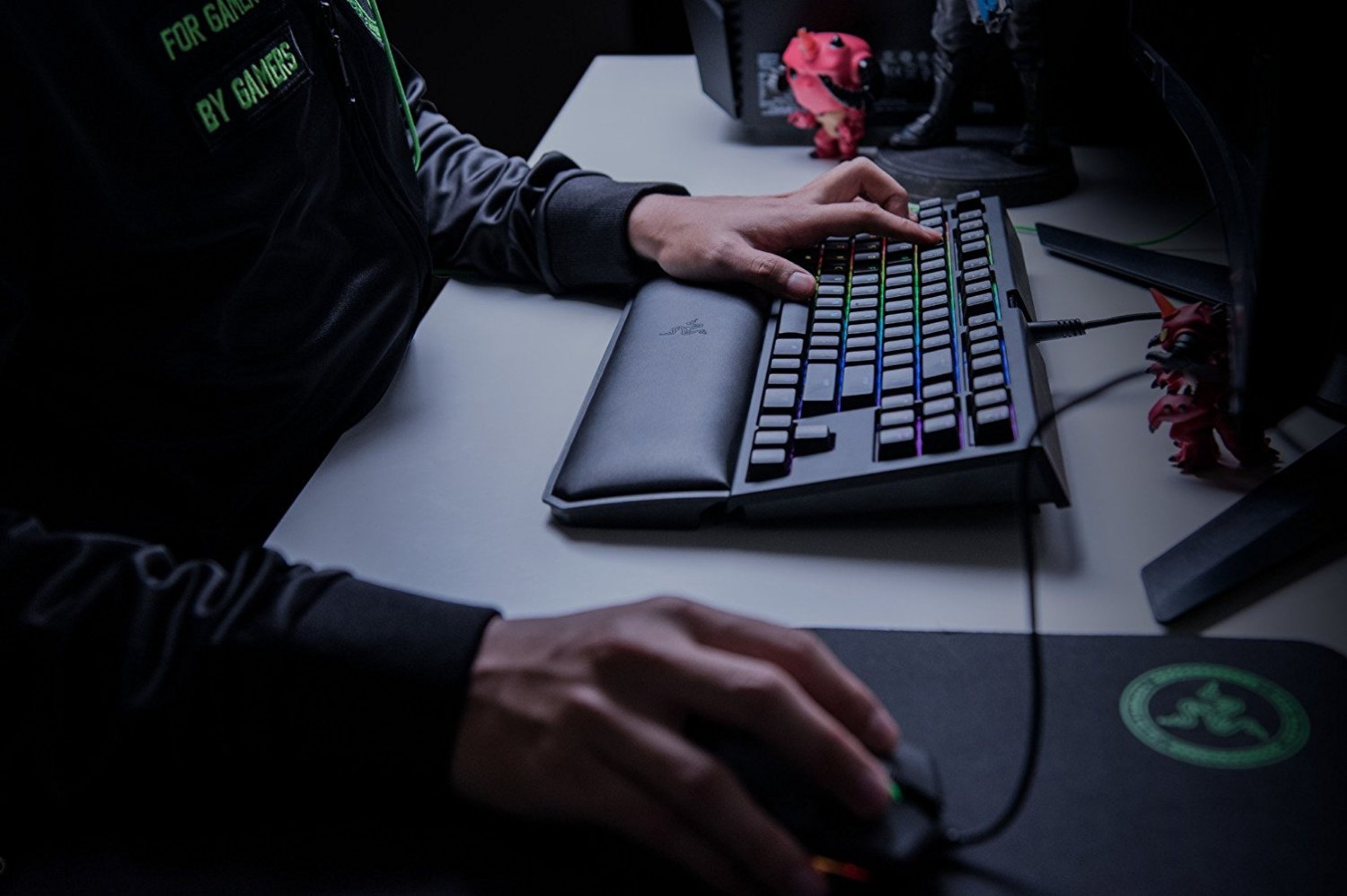 RAZER Tastatur »BlackWidow Chroma V2«, (Handgelenkauflage)