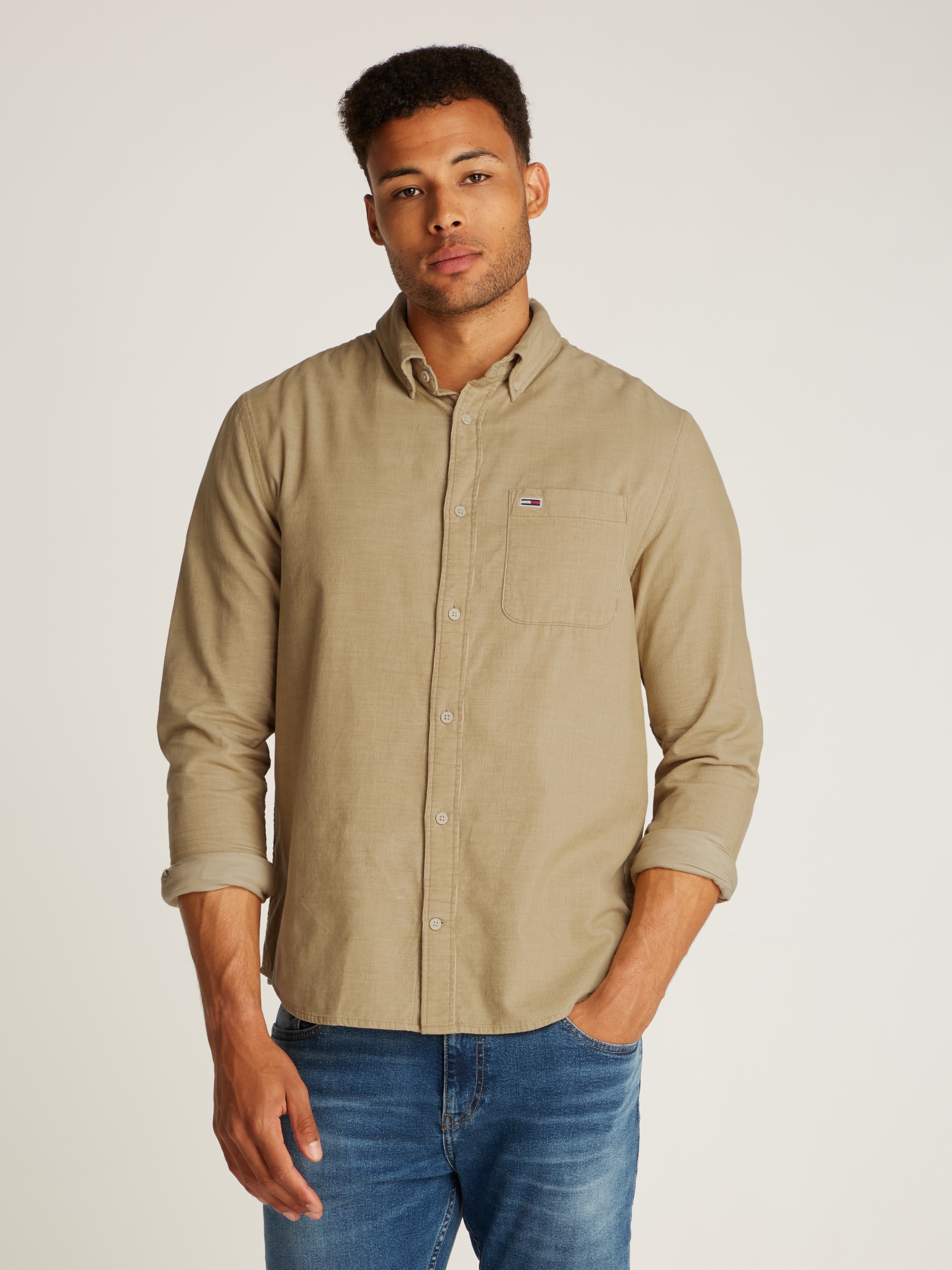 Tommy Jeans Hemdjacke »TJM ENTRY CORD SHIRT EXT«, mit Brusttasche und Logostickerei
