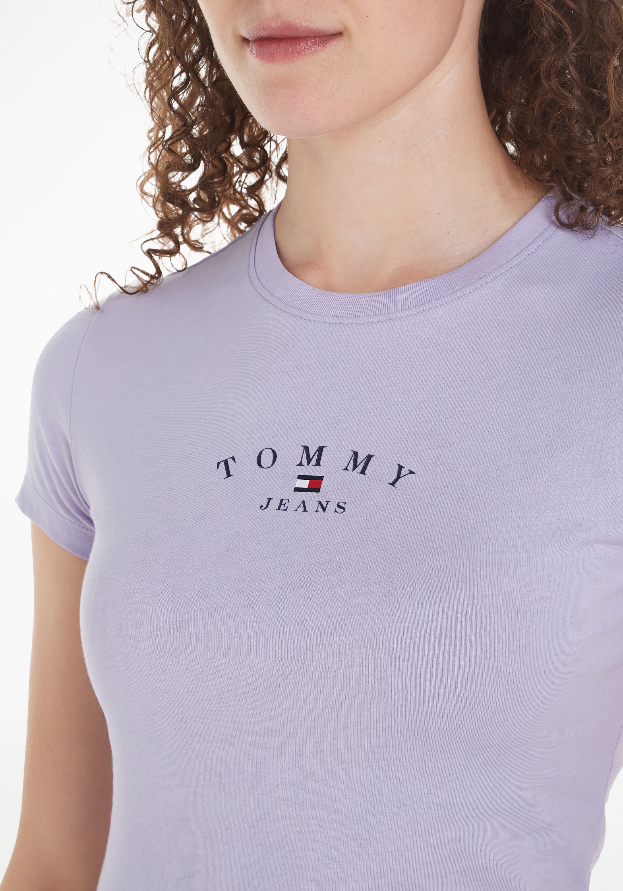Tommy Jeans T-Shirt »TJW SLIM ESSENTIAL LOGO 2 SS«, mit Tommy Jeans Flagge