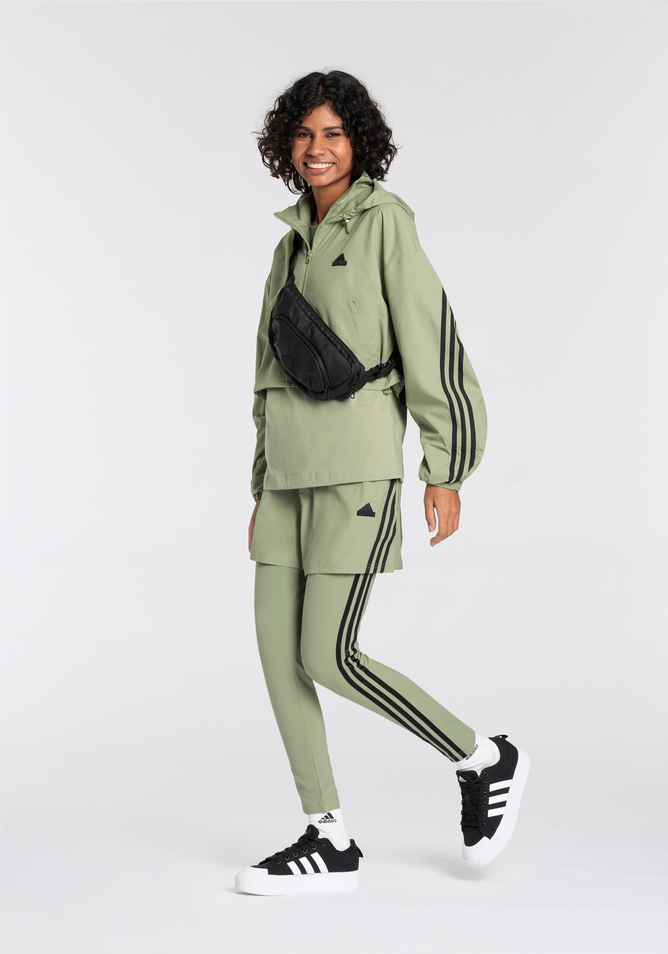 adidas Sportswear Shorts »W FI 3S WVN SHO«, (1 tlg.)