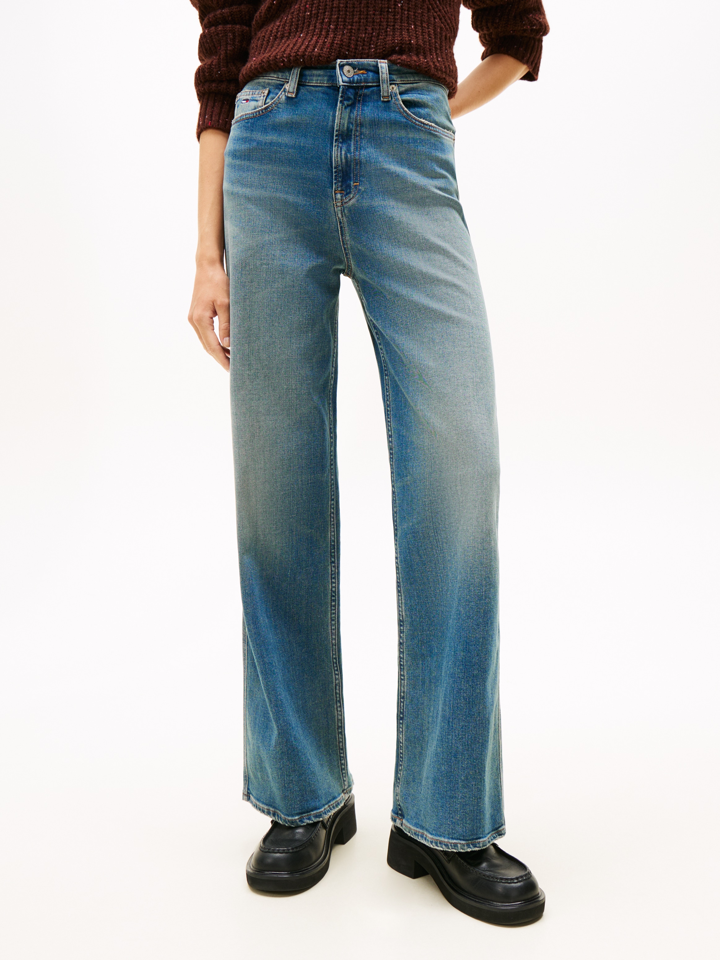 Tommy Jeans Weite Jeans »Claire High Rise« mit Logo-Badge