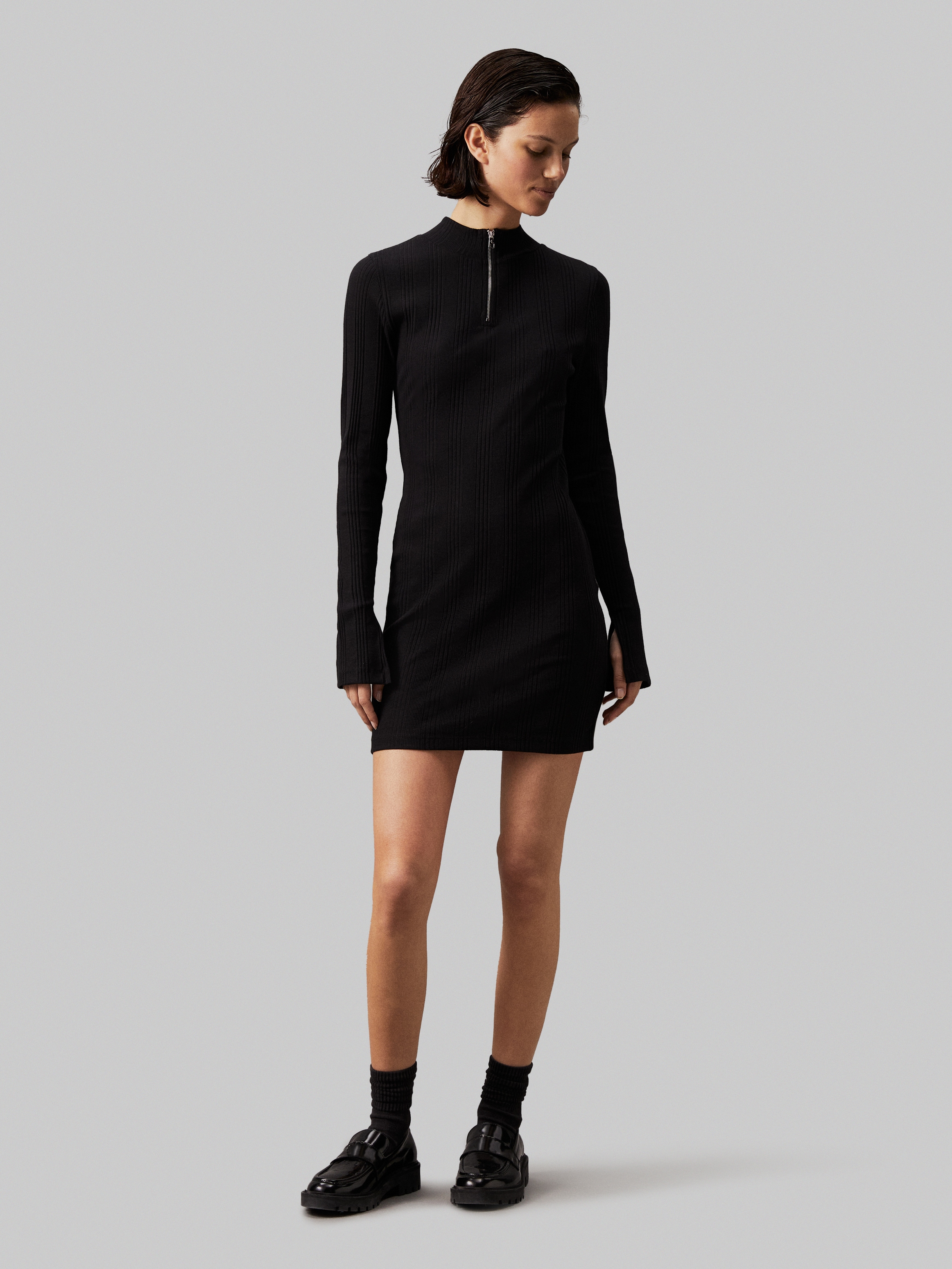 Sweatkleid »VARIEGTAED RIB HALF ZIP LS DRESS«, mit Logopatch