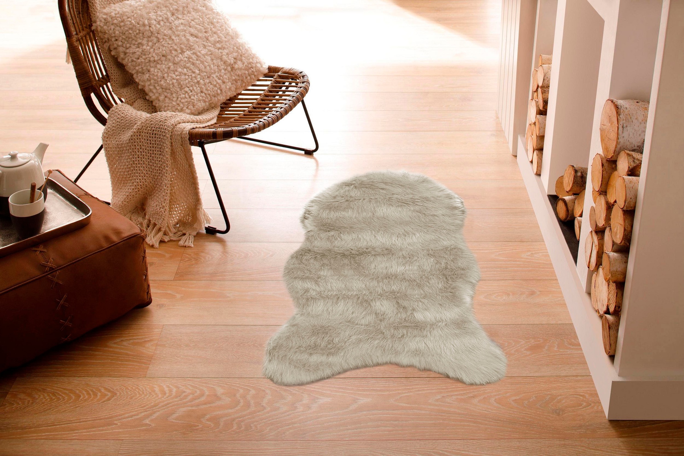 OTTO home Hochflor-Teppich "Valeria, Fellteppich, kuschelig, flauschig" fellförmig 60 mm Höhe Kunstfell, weiche Teppiche, Wohnzimmer, Schlafzimmer, Esszimmer