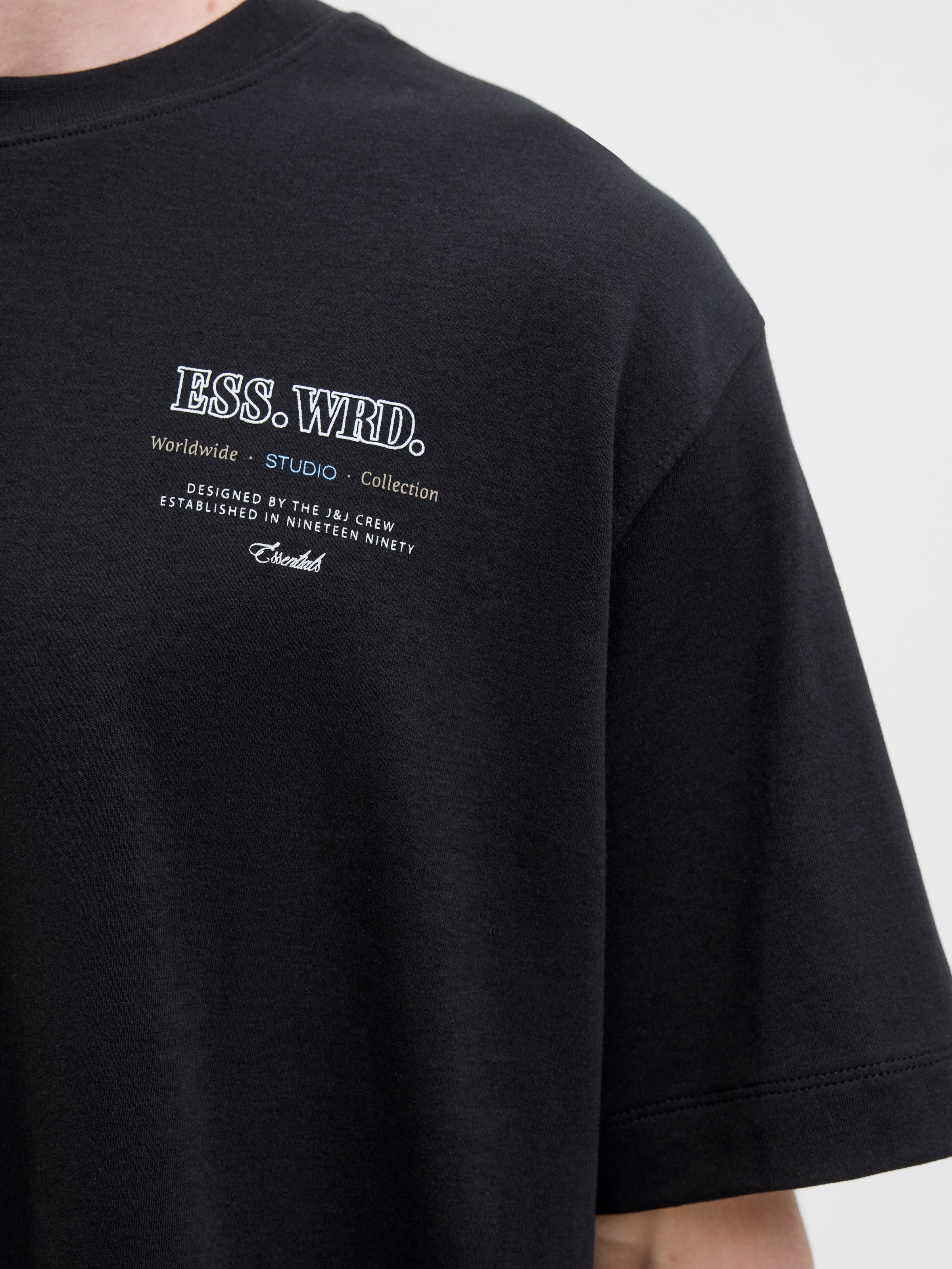 Jack & Jones Rundhalsshirt »JJEURBAN EDGE STUDIO TEE SS O-NECK NOOS«, mit Front und Back Print