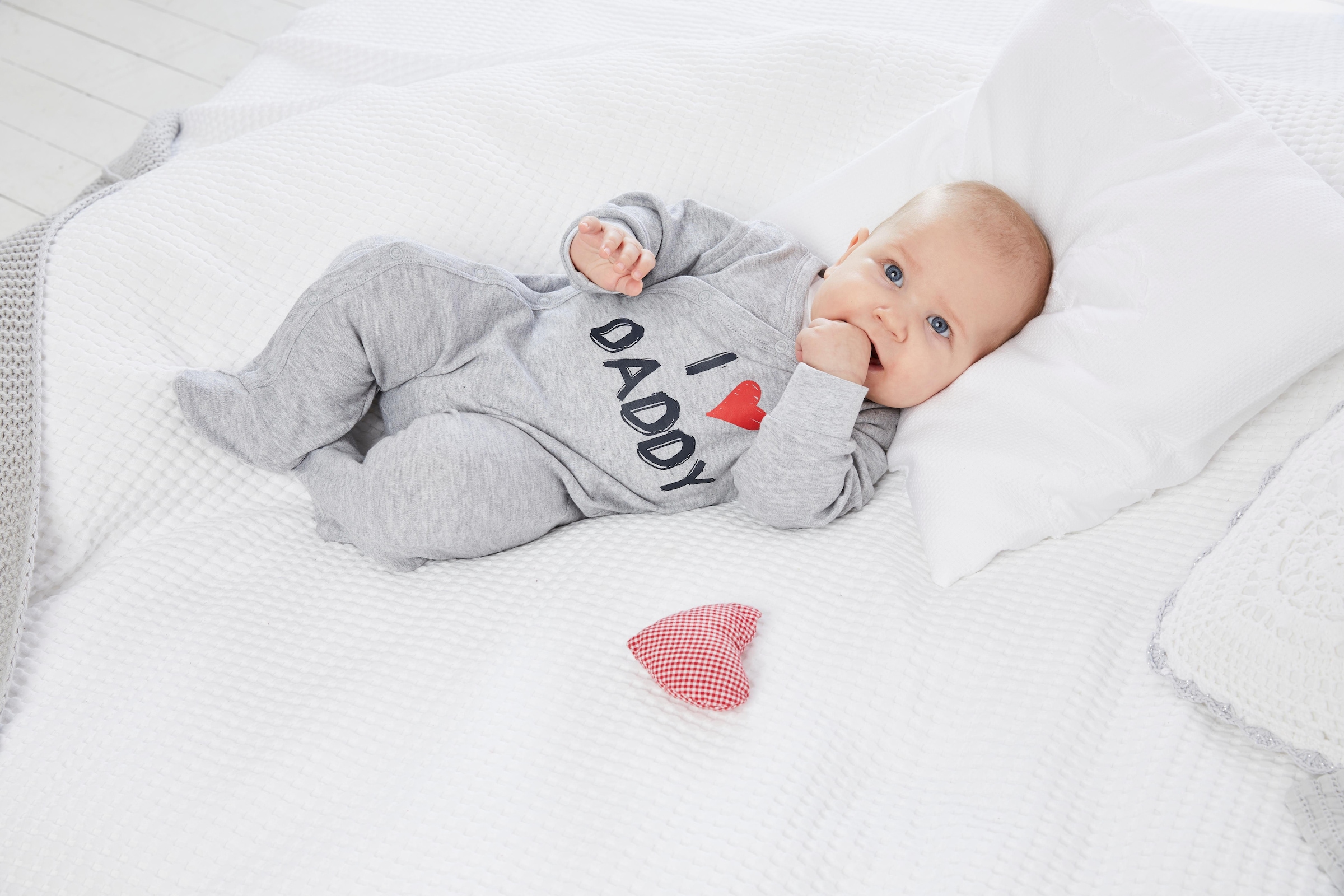 KIDSWORLD Schlafoverall »2er Schlafoveralls: I love Mummy / I love Daddy«, (Packung, 2 tlg.), aus Bio-Baumwolle, Baby-Overalls