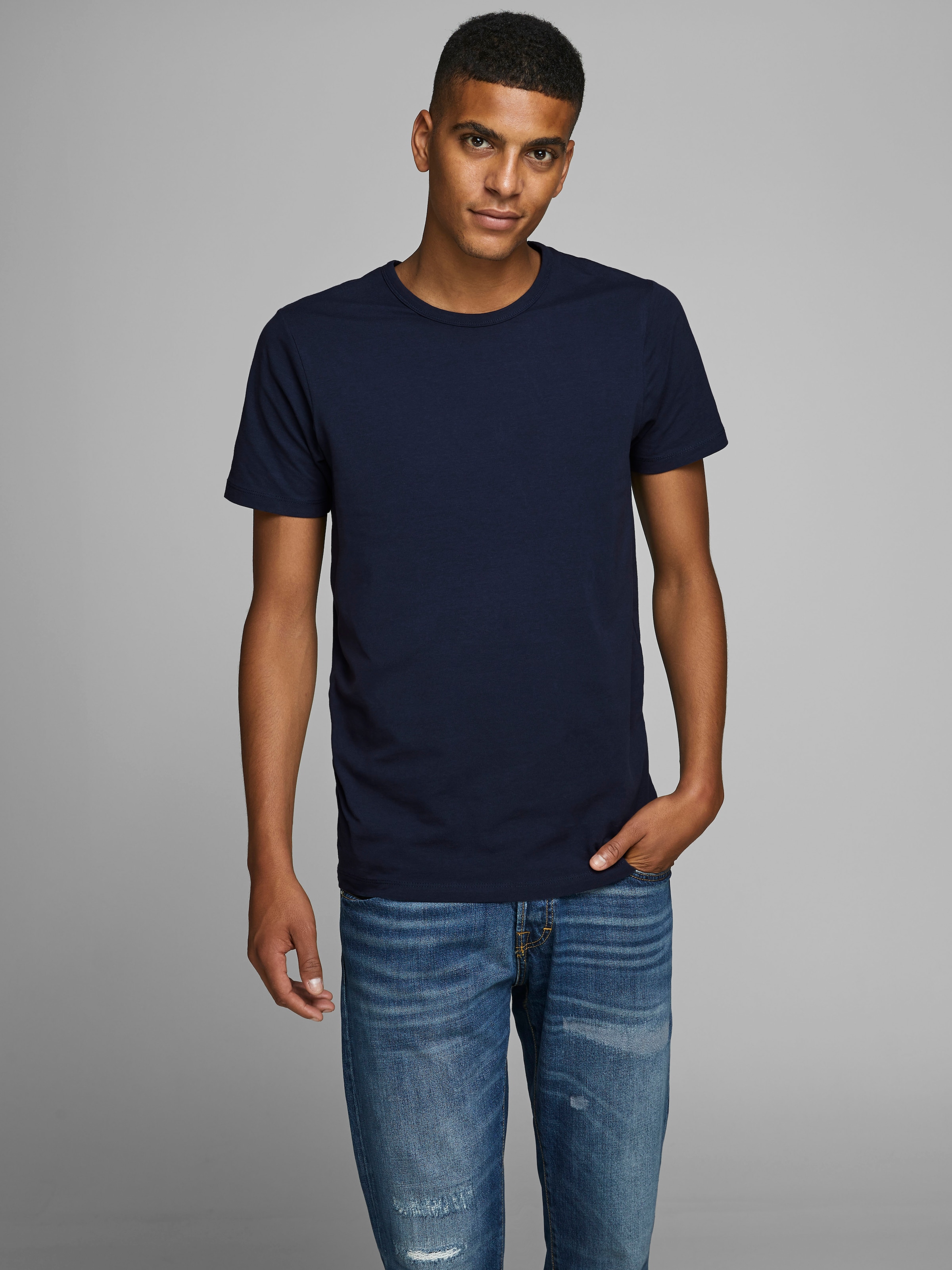 Jack & Jones T-Shirt »JJEBASIC mit schmaler Passform für jeden Tag« unifarben, modisch, schmal, Baumwollmischung, Rundhals