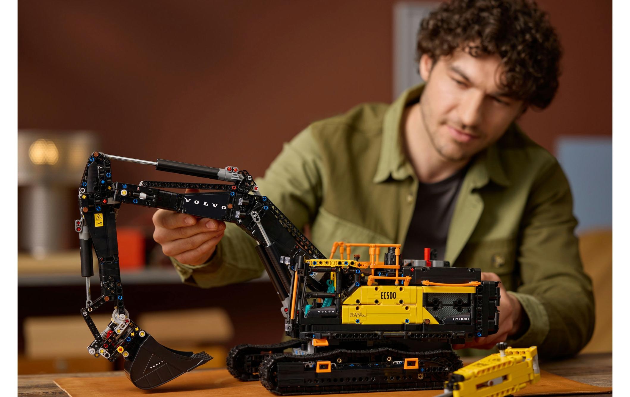 LEGO® Spielbausteine »LEGO® Technic Volvo EC500 Hybrid Bagger, 42215«, (2359 St.)