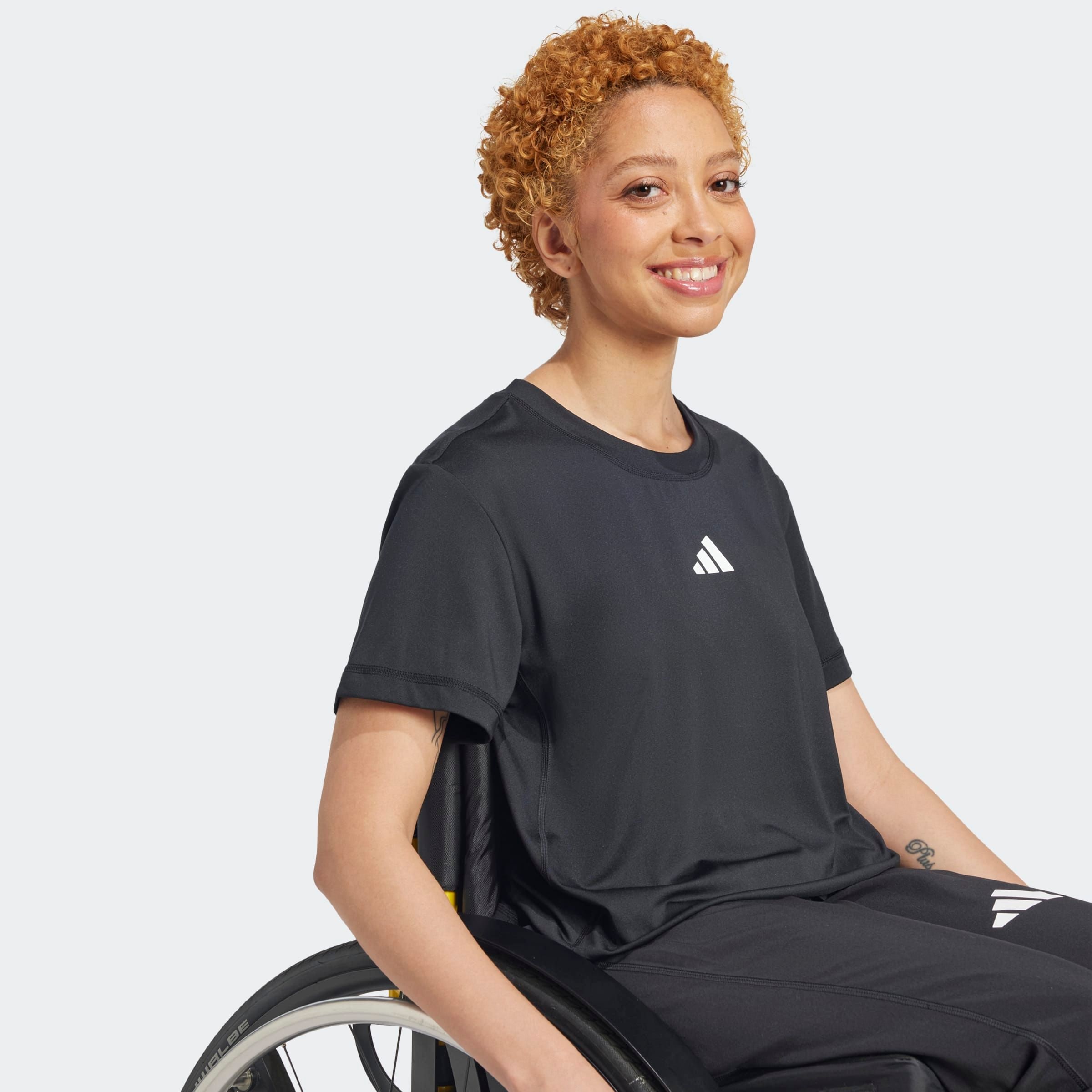adidas Performance T-Shirt »WTR ADAPT T«, Trainingsshirt speziell für Rollstuhlsportler_innen designt