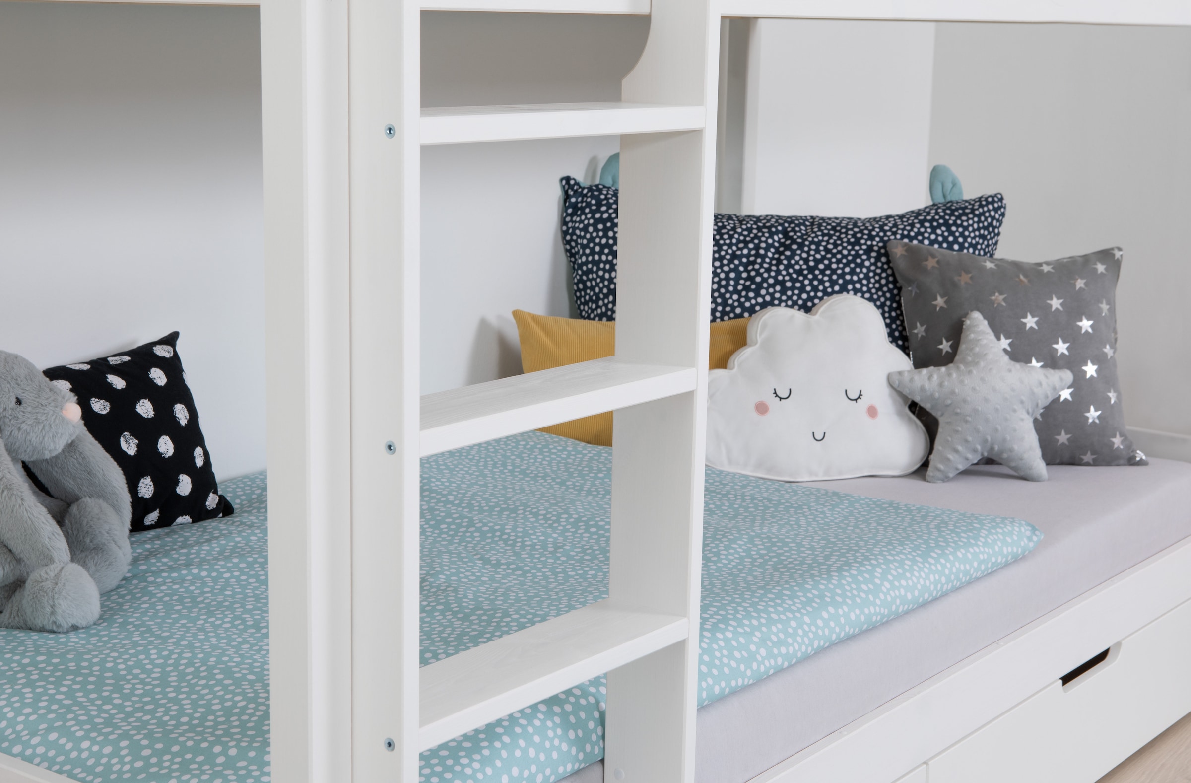 Ticaa Kinder-Etagenbett »René, FSC® zertifiziertes Massivholz, mit Trittleiter + Rundum-Absturzschutz, in natur und weiss lieferbar