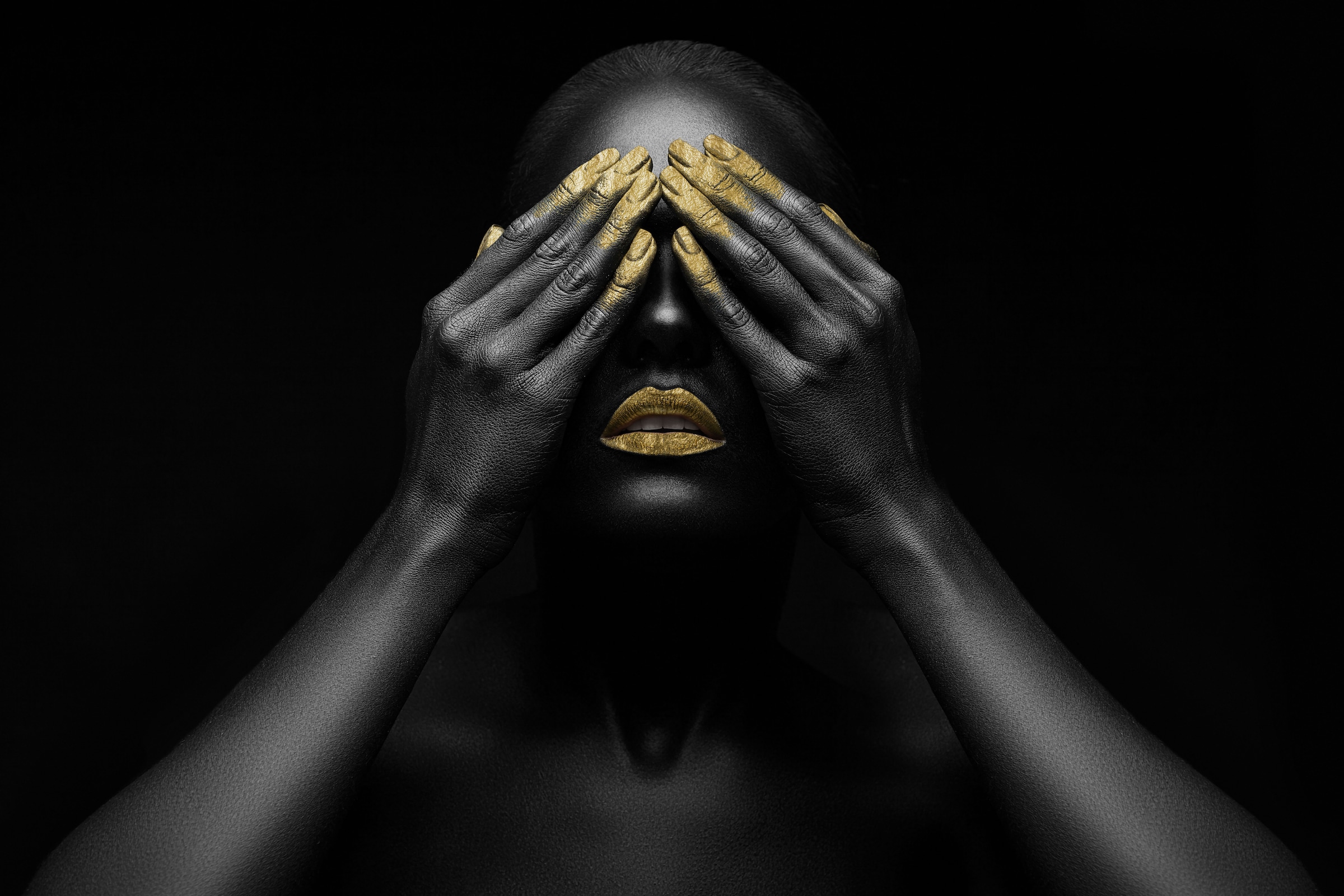 queence Acrylglasbild "Horus" Bilder von Frauen  Fashion  Frau  Gemälde  Magazincover  Mode  Modern 1 Stk. tlg. von Hand eingearbeitete Blattgold Applikationen