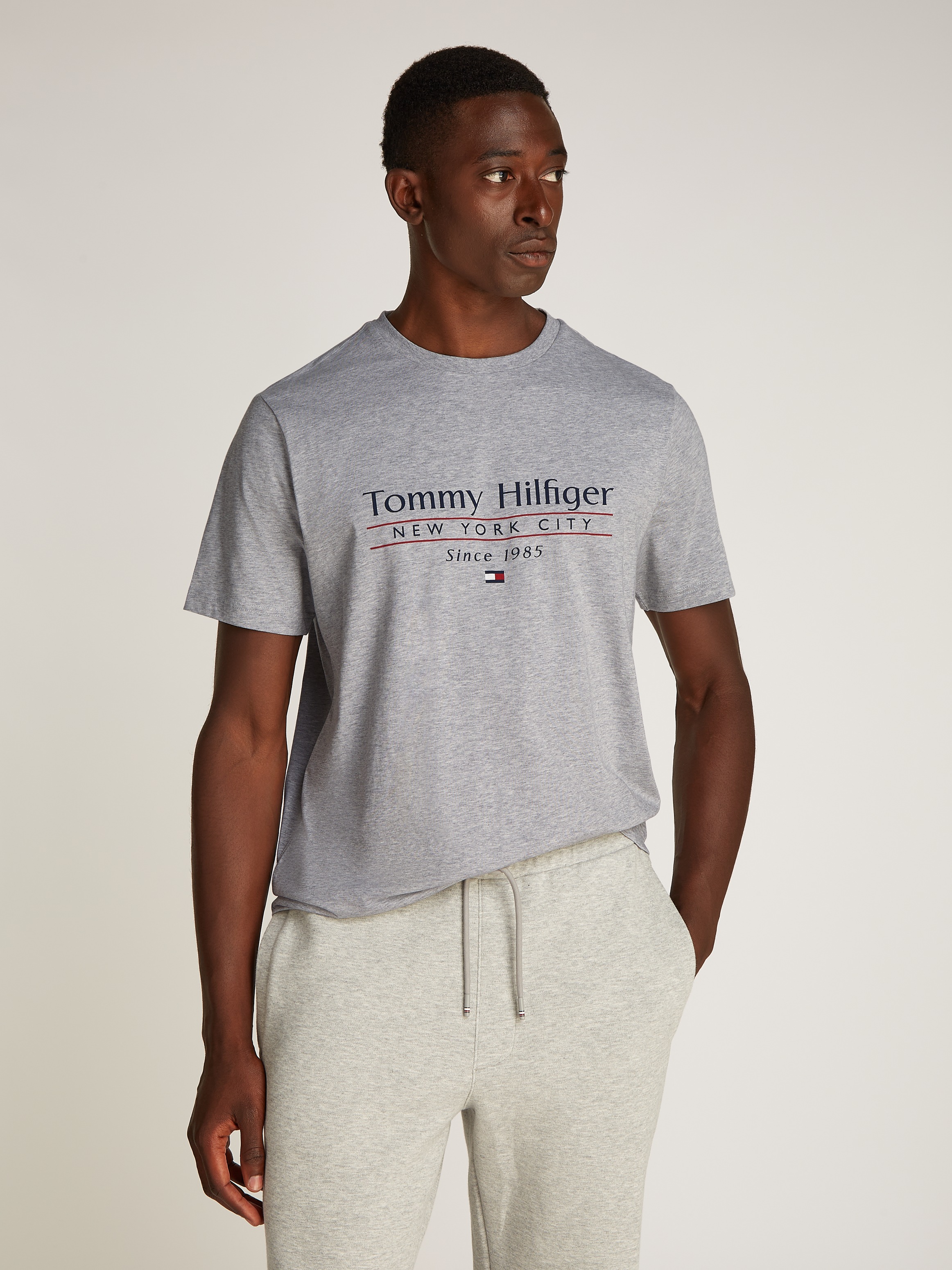 Tommy Hilfiger T-Shirt »HILFIGER CENTER STACK TEE«, mit grossem Schriftprint