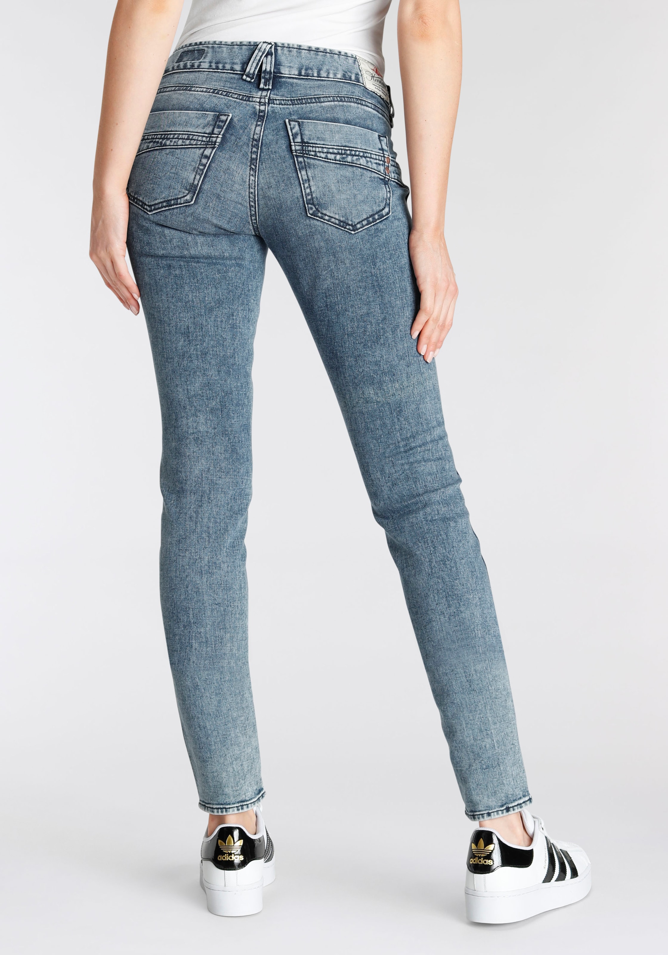 Herrlicher Slim-fit-Jeans »TOUCH«, mit verzierten Gesässtaschen