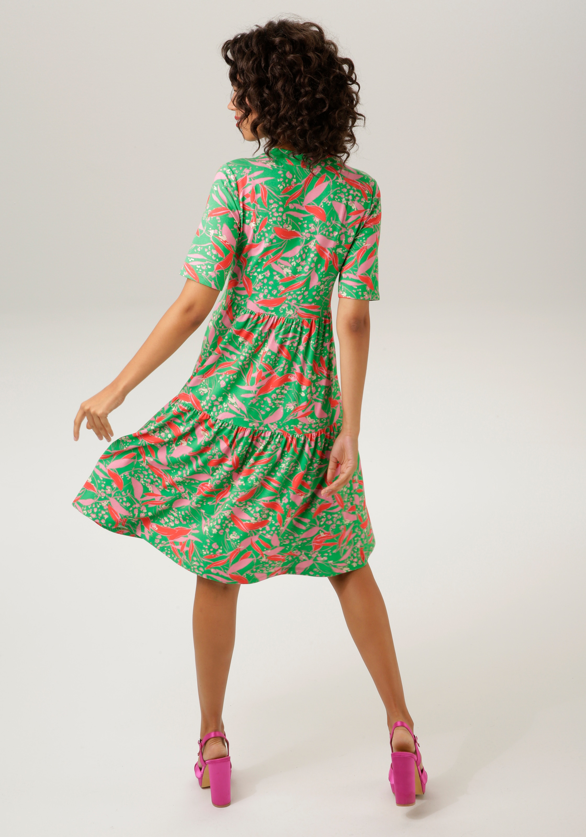 Aniston CASUAL Sommerkleid, mit trendfarbenem, graphischem Blumendruck -  NEUE KOLLEKTION online bestellen bei Jelmoli-Versand Schweiz