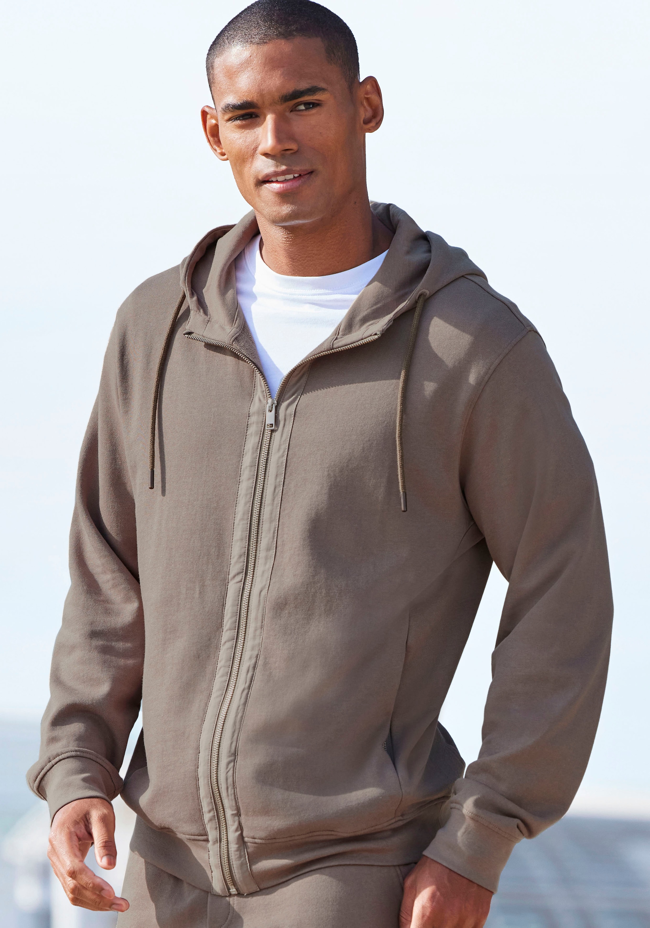 AUTHENTIC LE JOGGER Kapuzensweatjacke Sweatjacke mit Eingrifftaschen aus Baumwoll-Mix